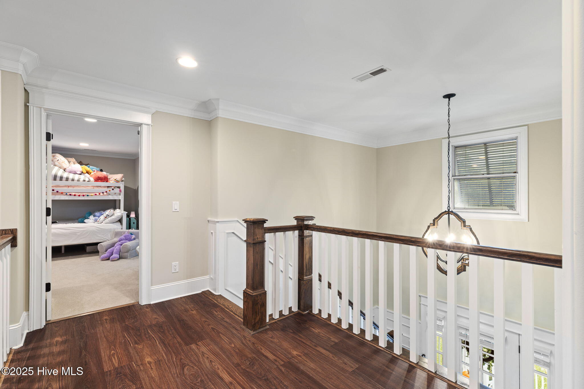 100548245 | Photo 39