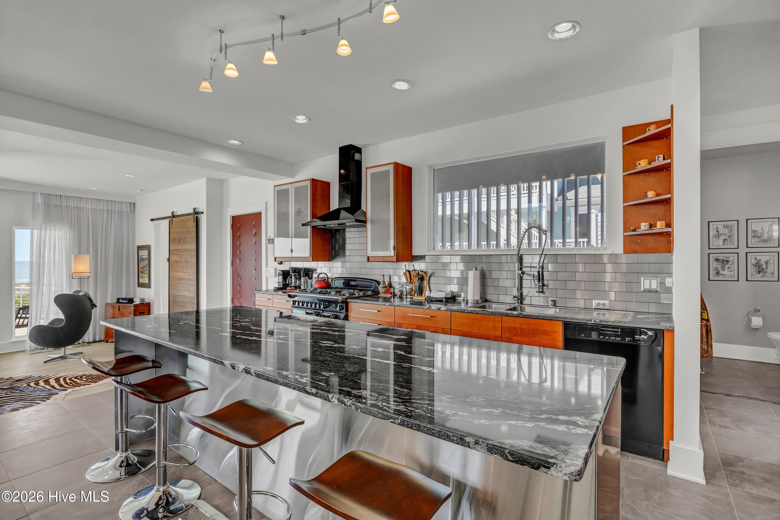 100559352 | Photo 12