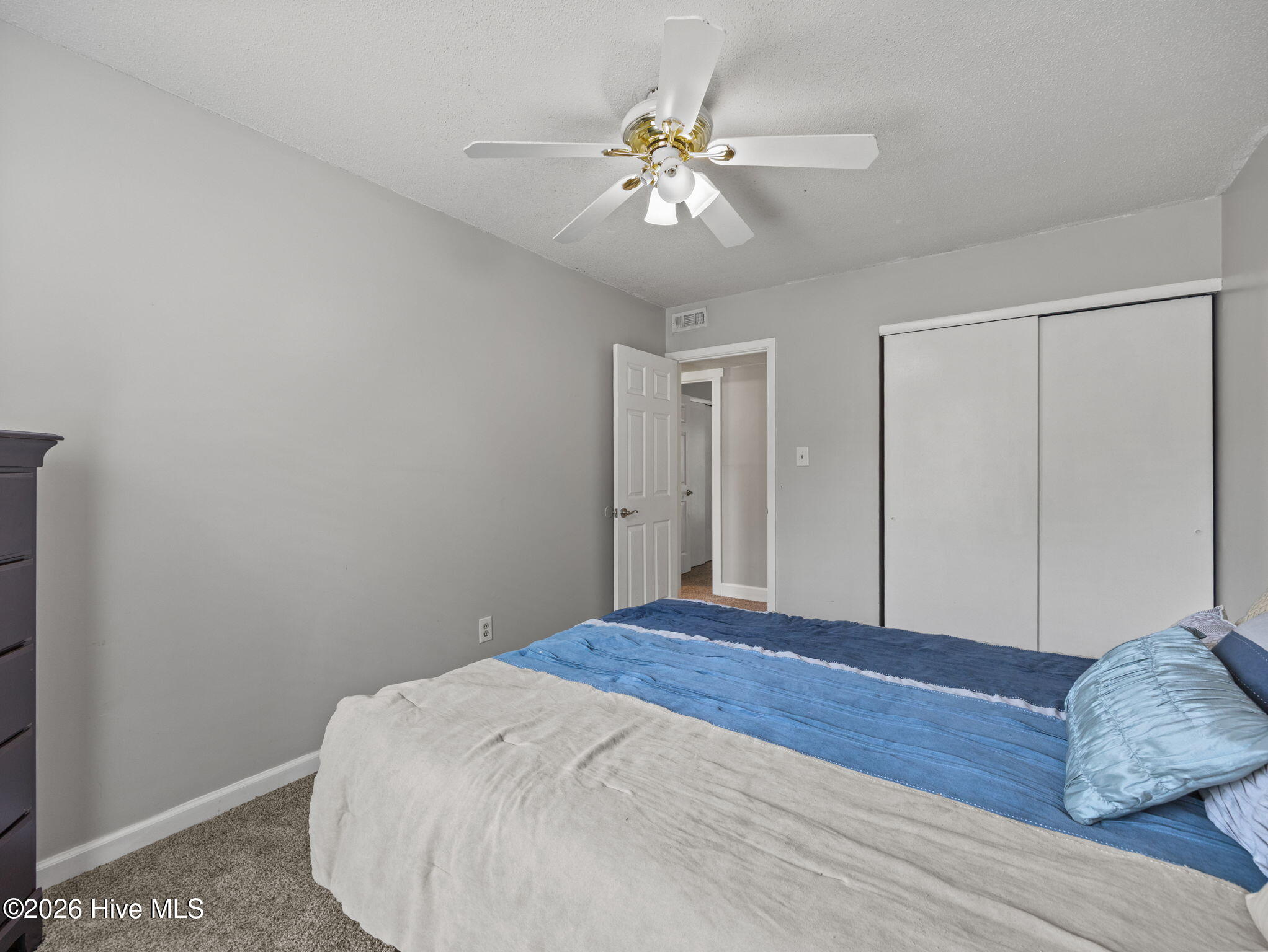 100570195 | Photo 25