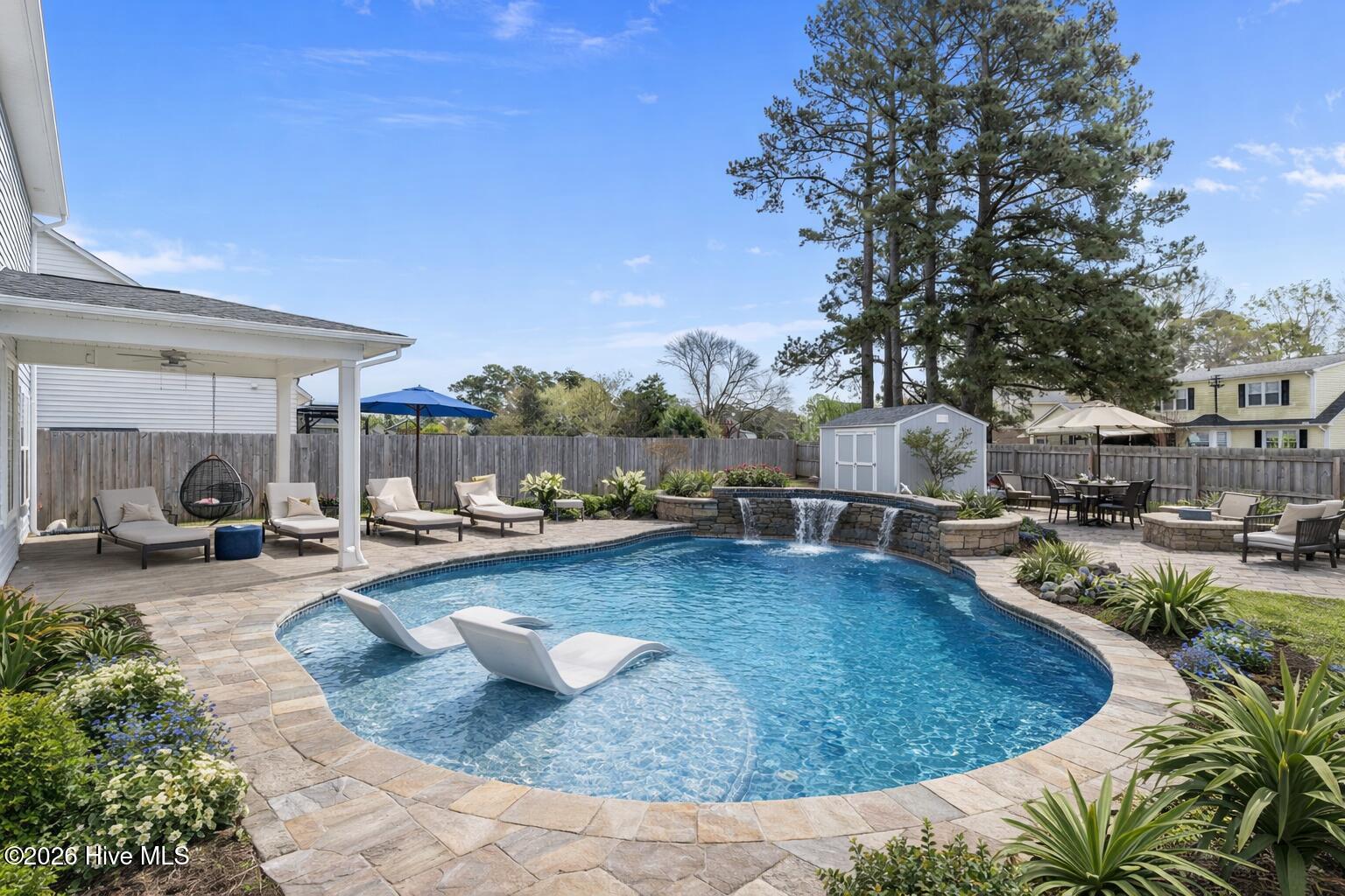 100562653 | Photo 47