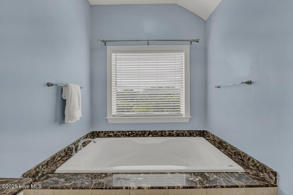 100531490 | Photo 54