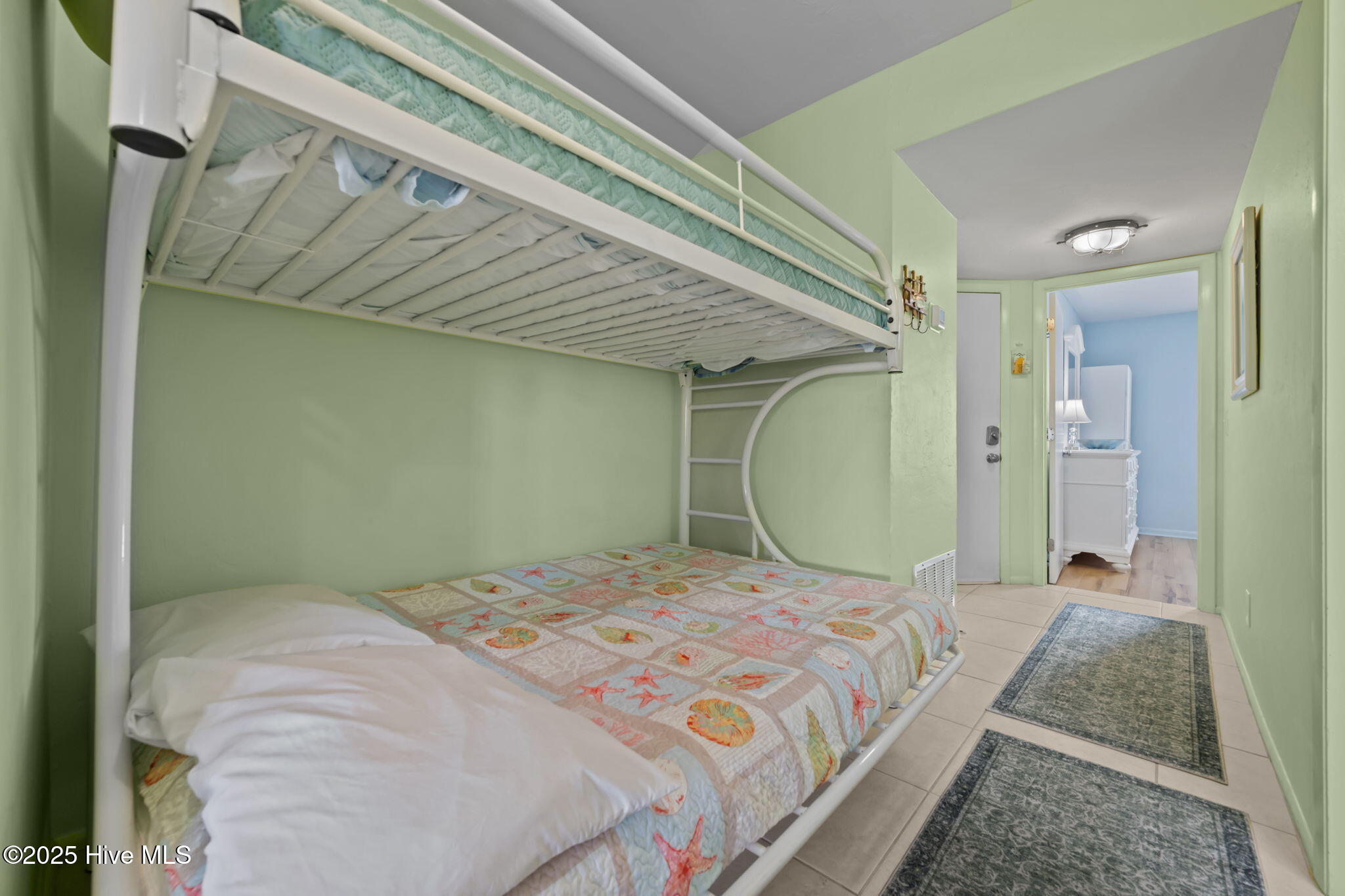 100543704 | Photo 23