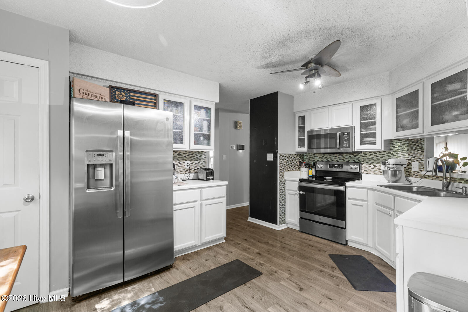 100570070 | Photo 12