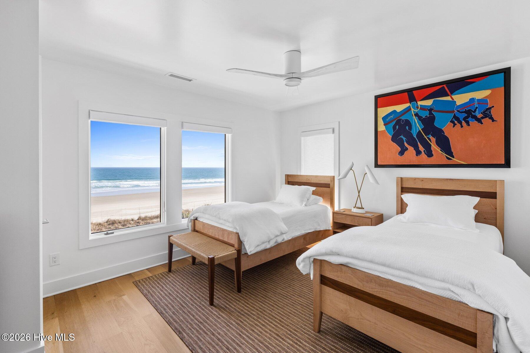 100560851 | Photo 33