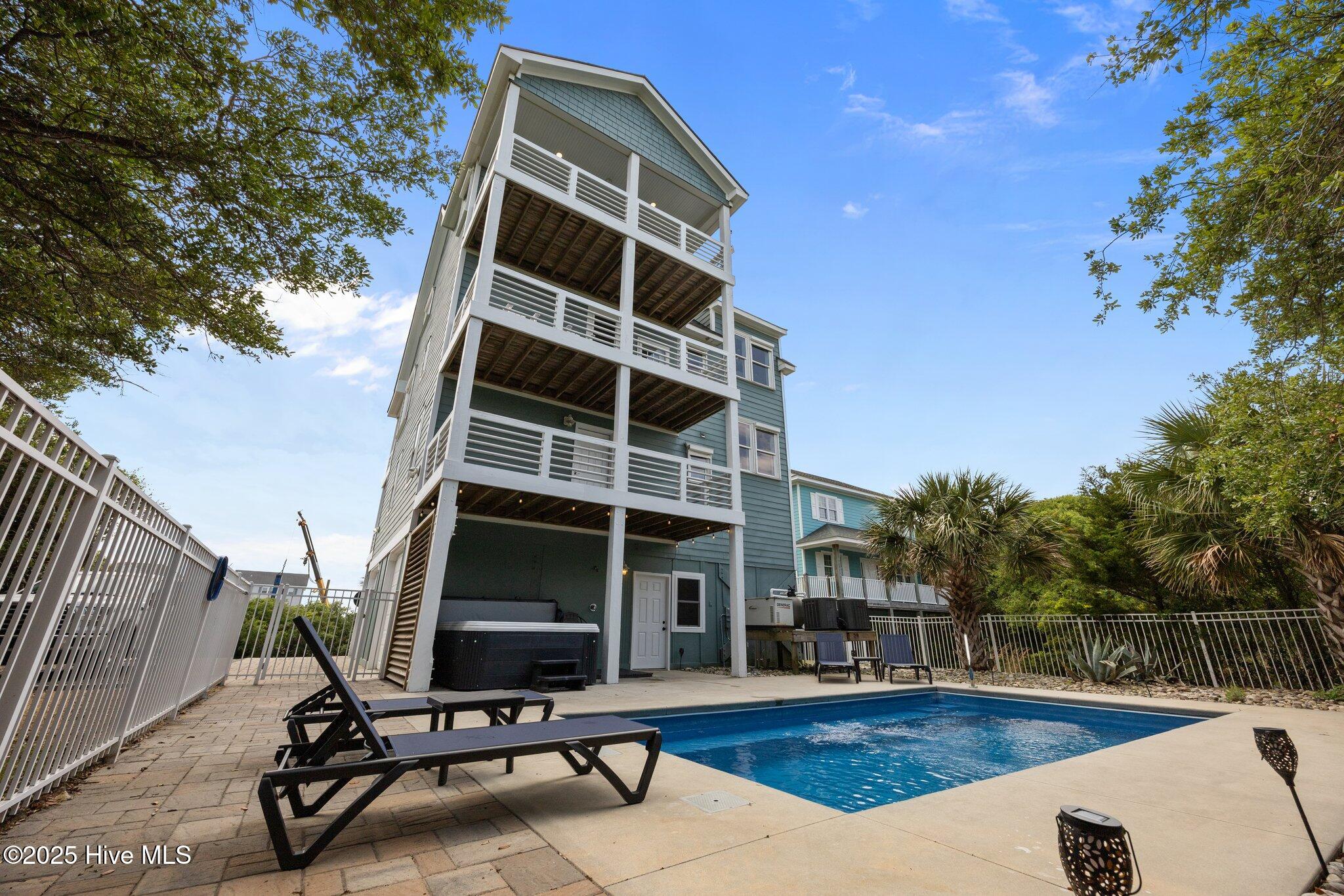 100506414 | Photo 42