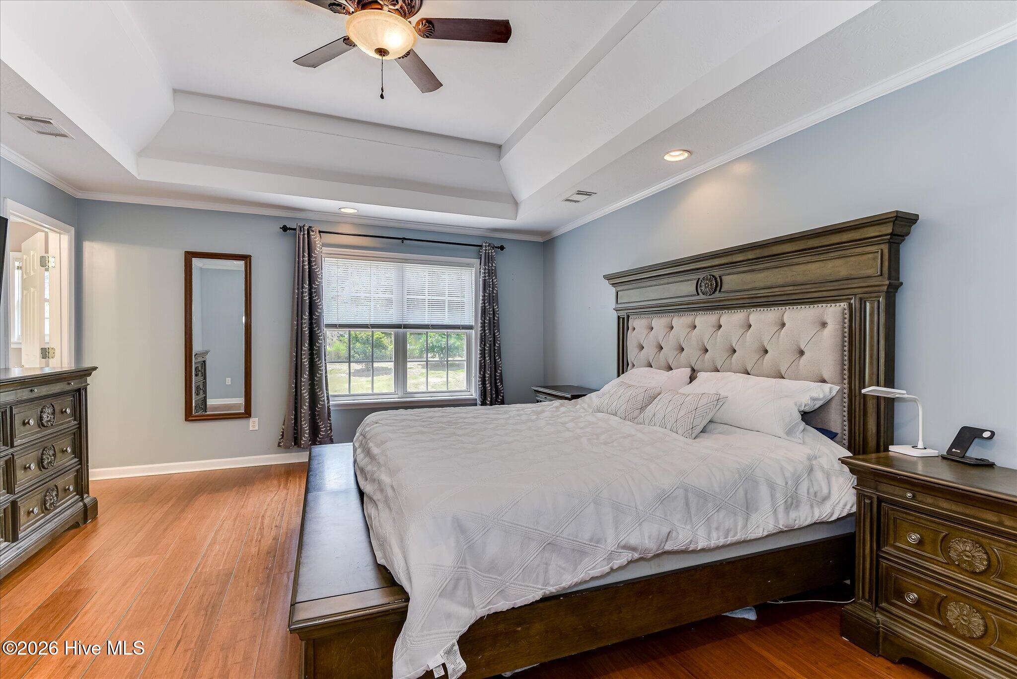 Very Large Bedroom with on suite Bathroom and walk in closet.