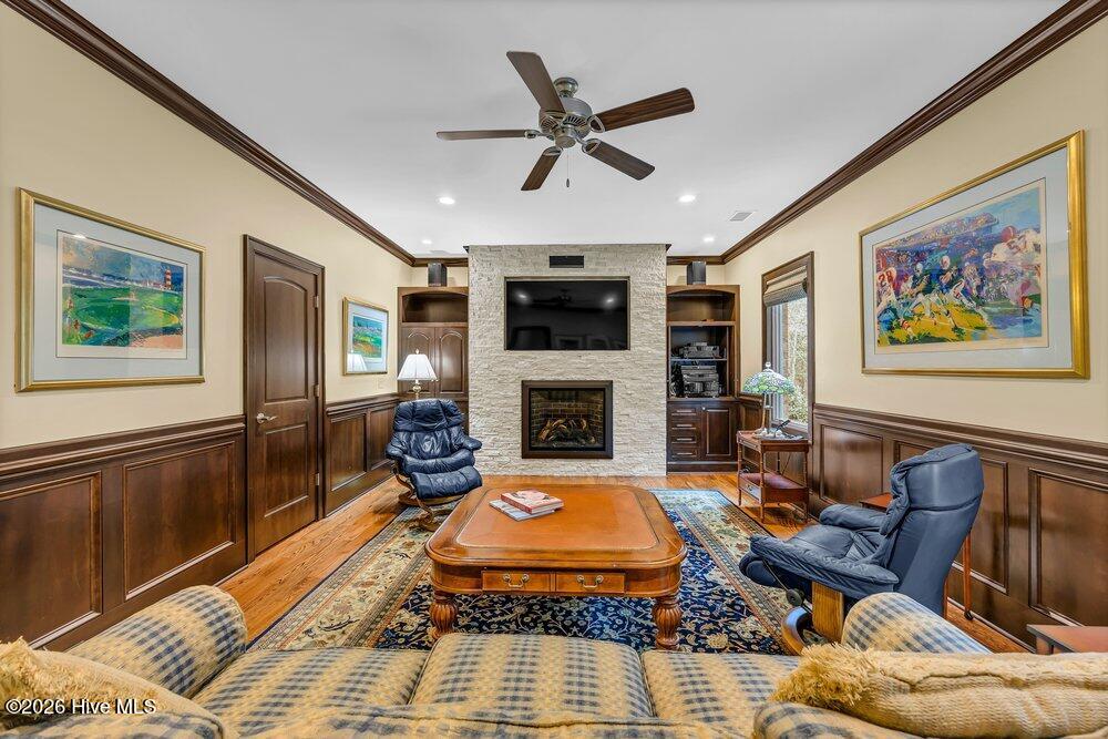 100557669 | Photo 22