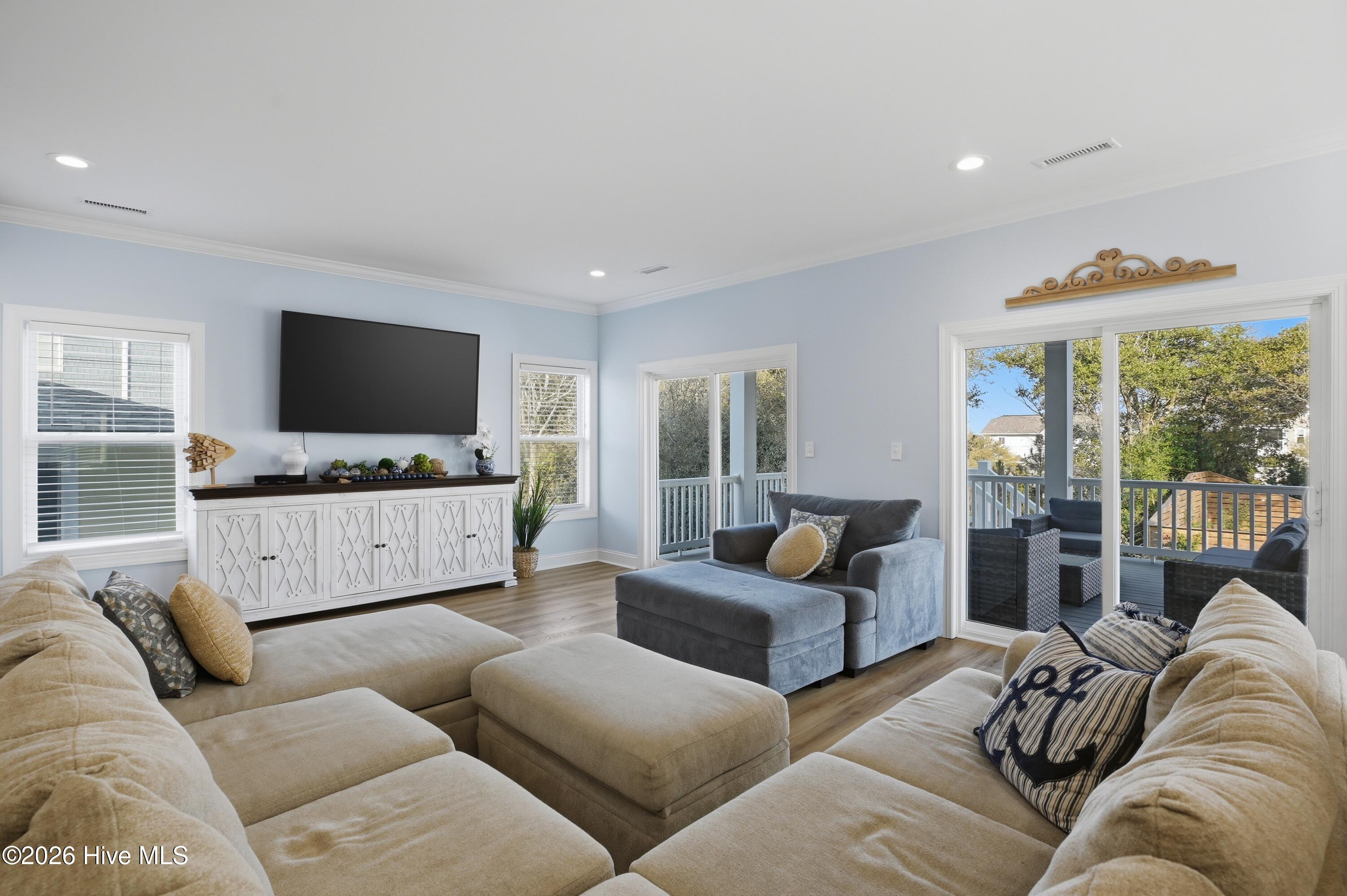 100561977 | Photo 13