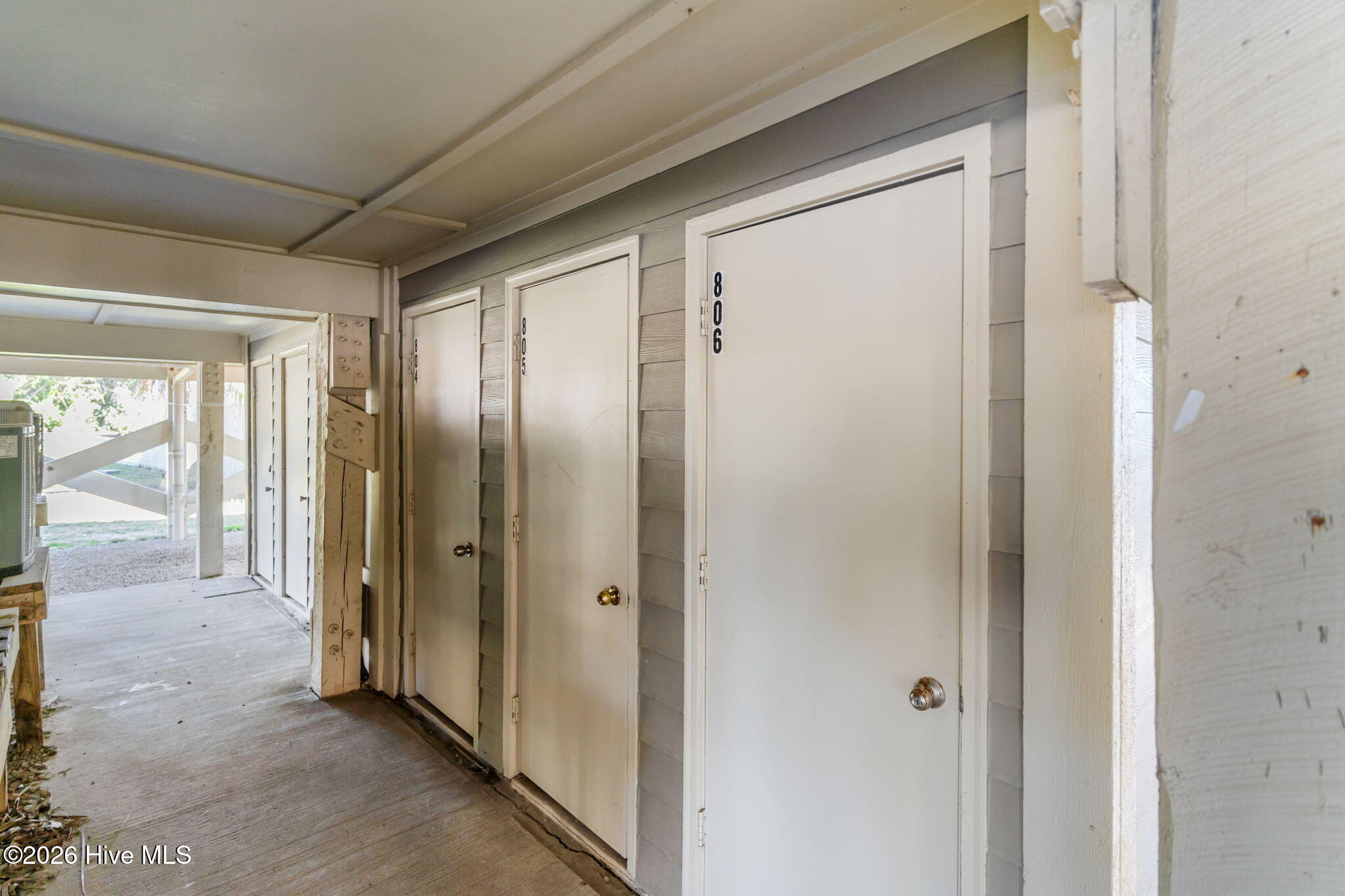 100550399 | Photo 39