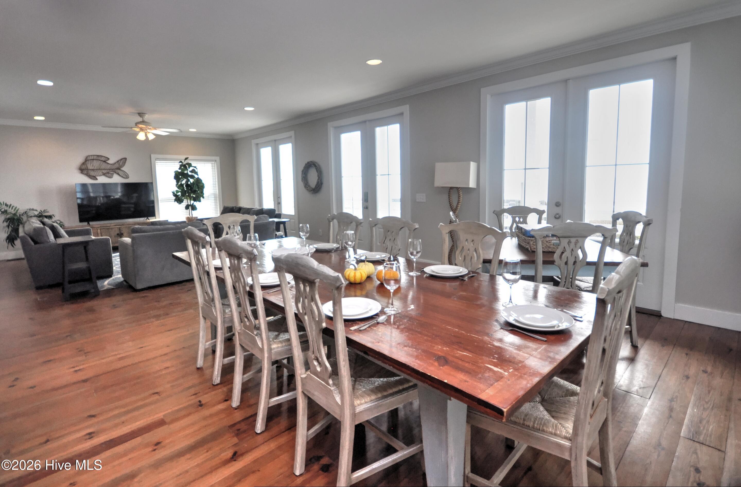 100561409 | Photo 19