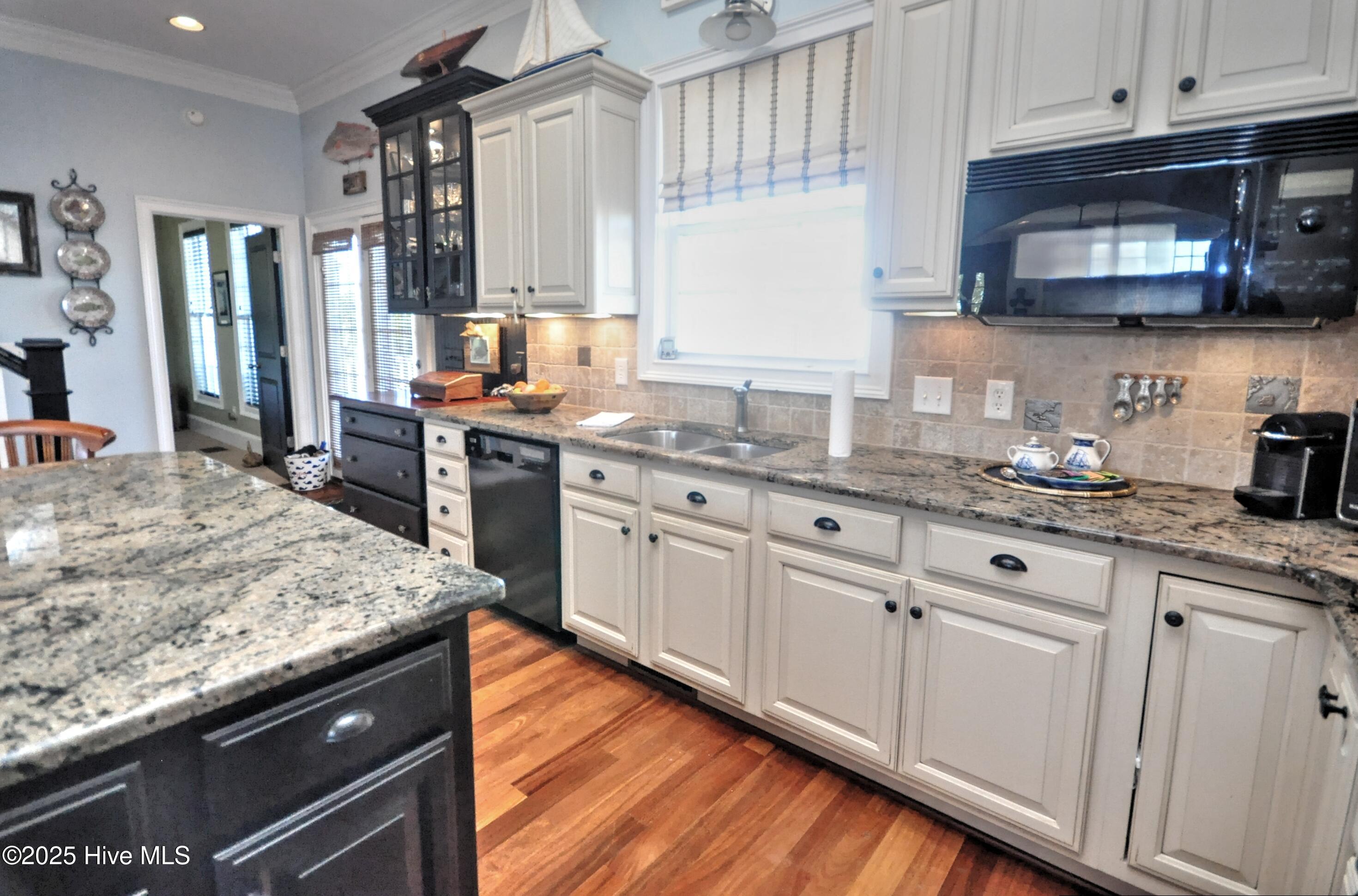 100537753 | Photo 19