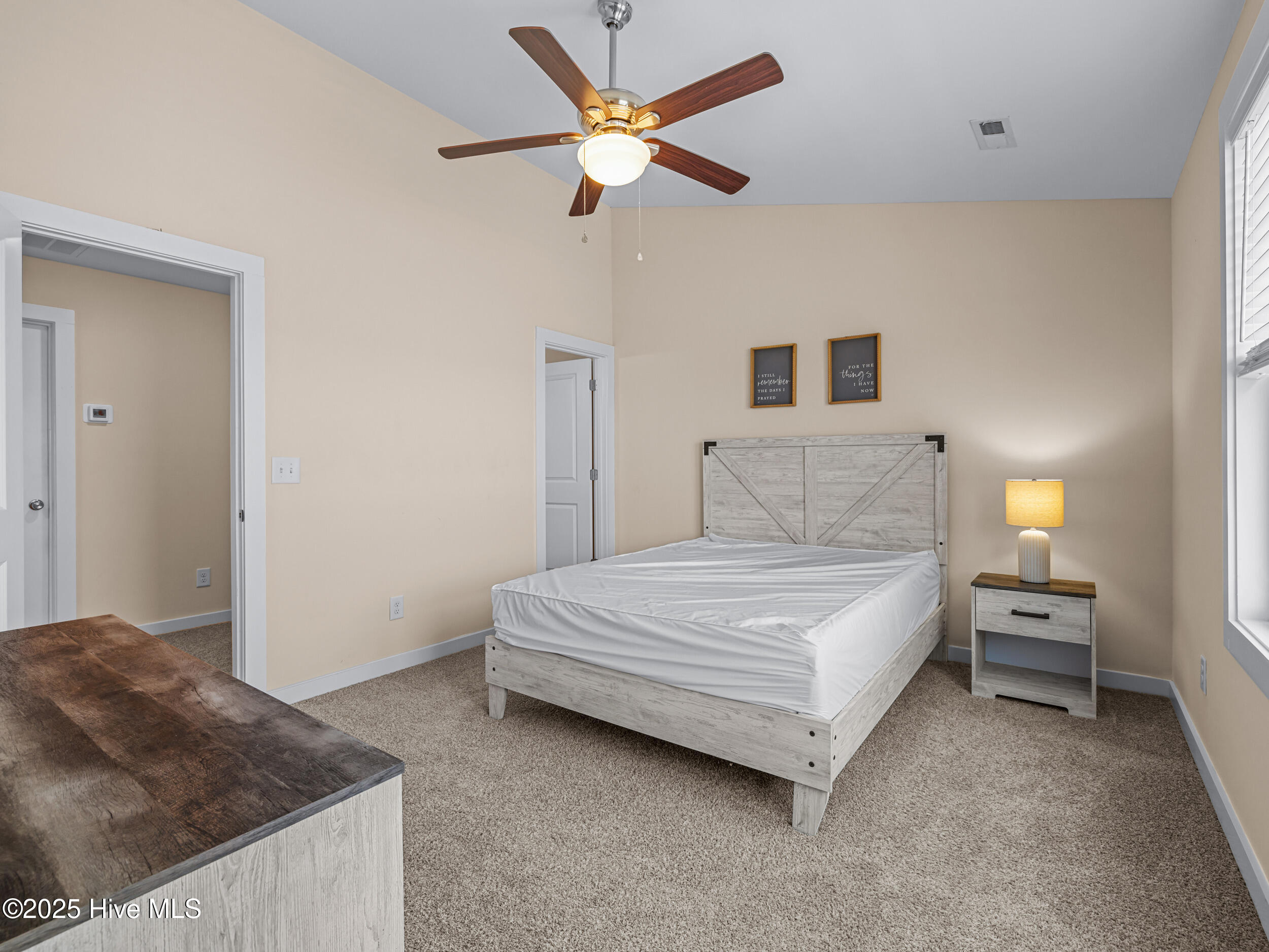 100541622 | Photo 32