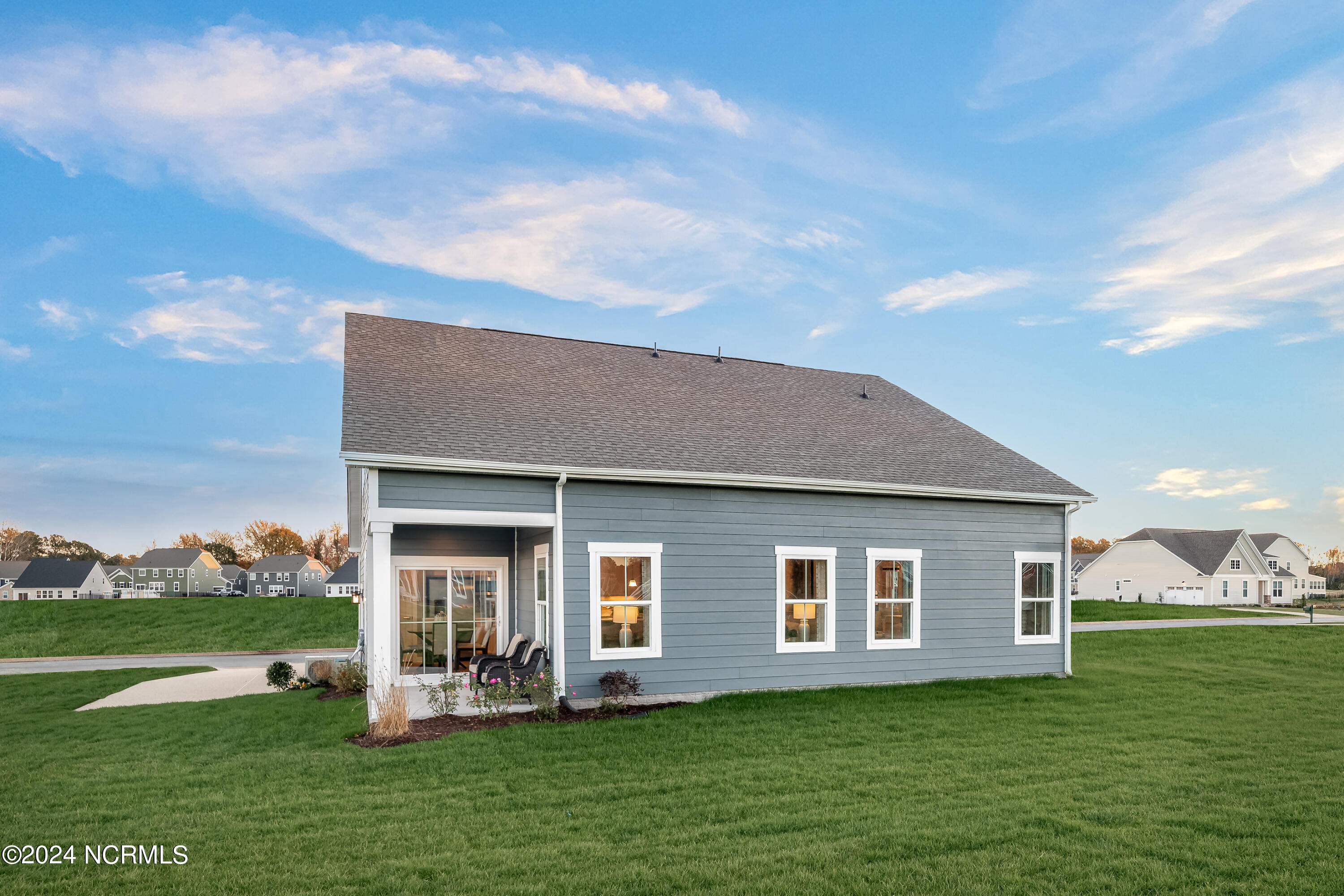 100562472 | Photo 33