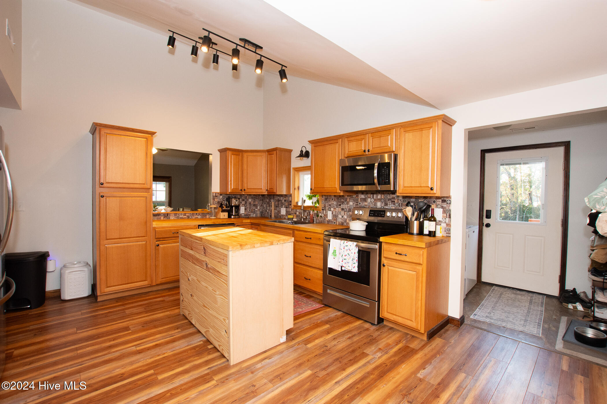 100552342 | Photo 19