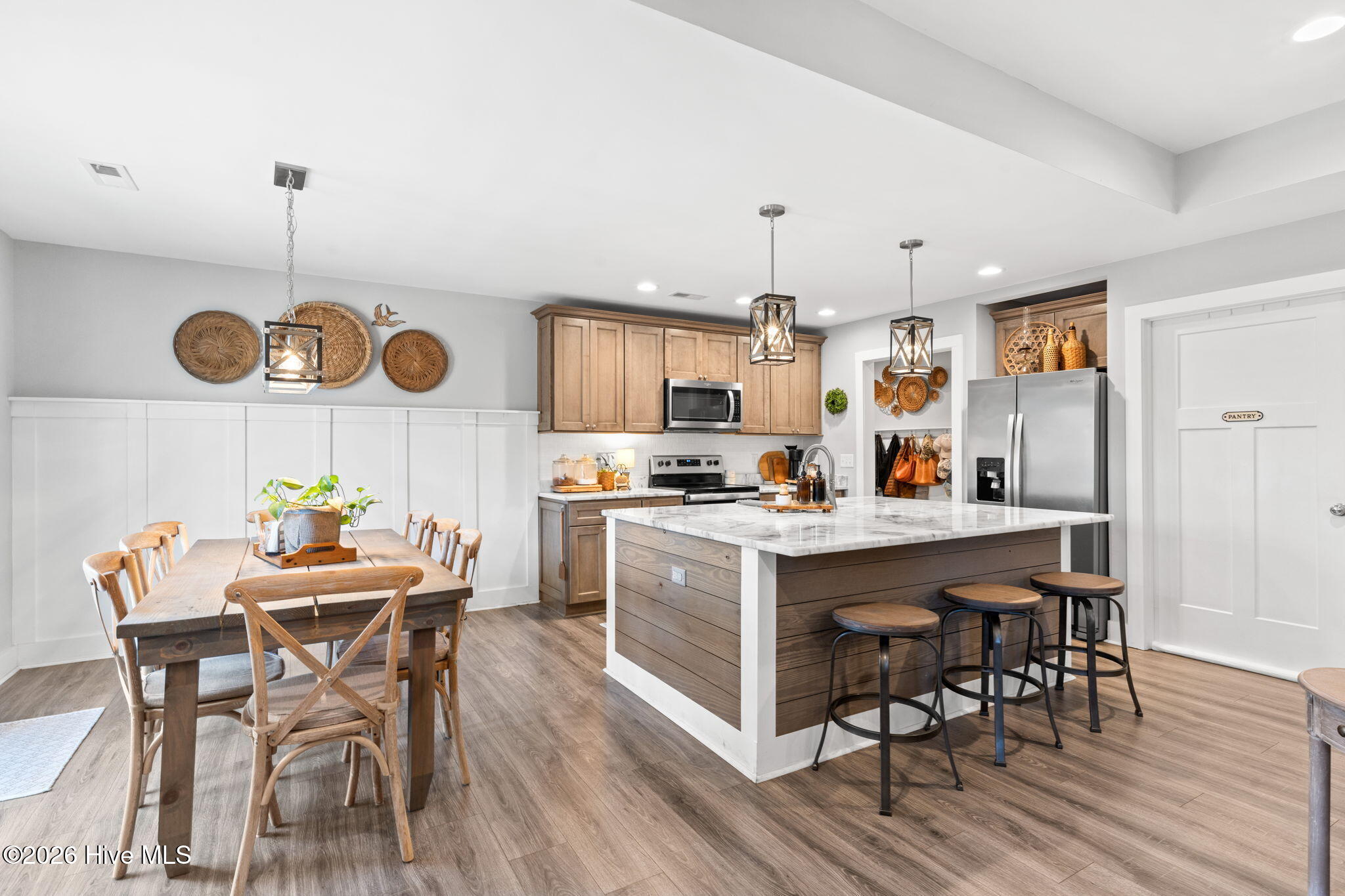 100557943 | Photo 10