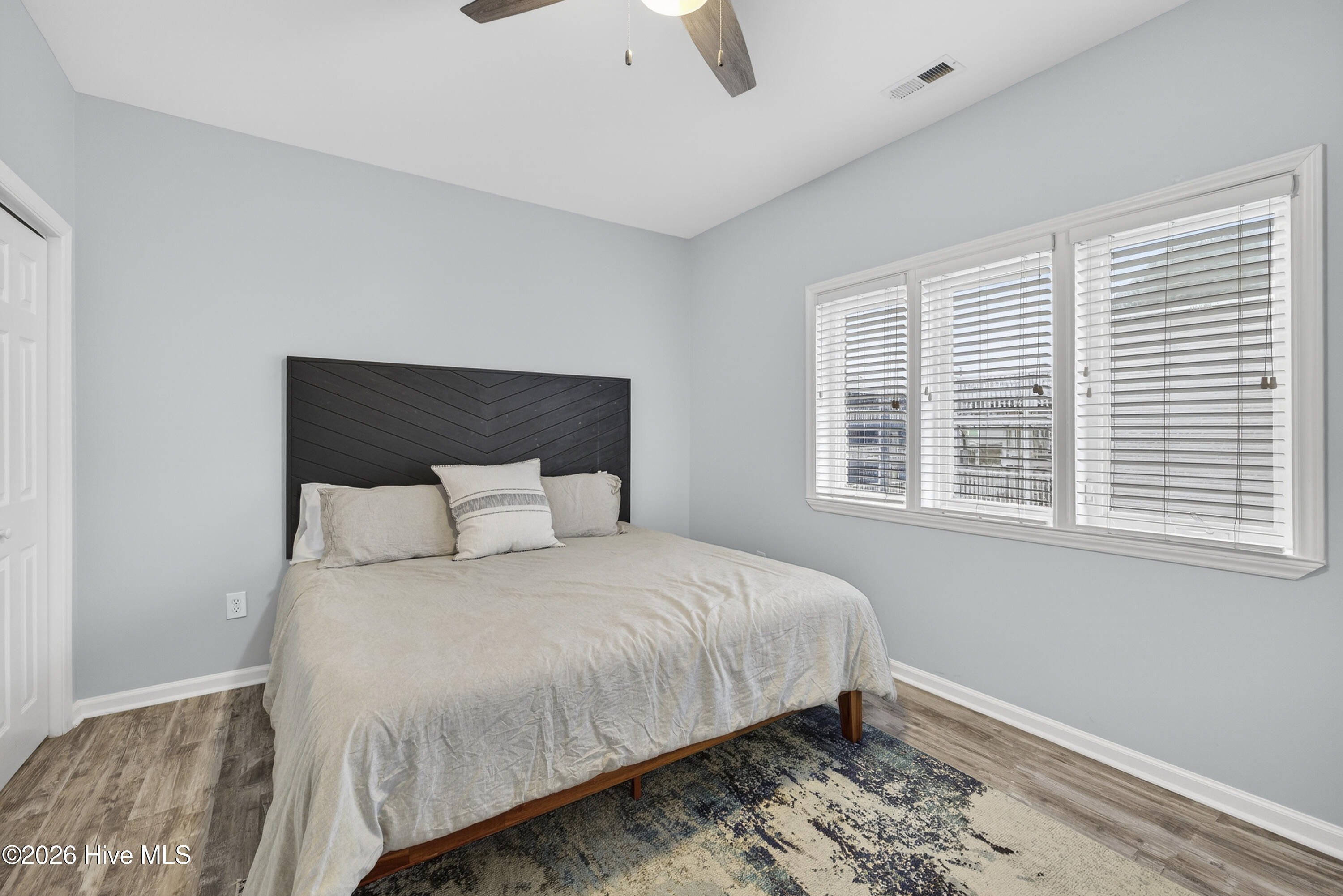 100561786 | Photo 53