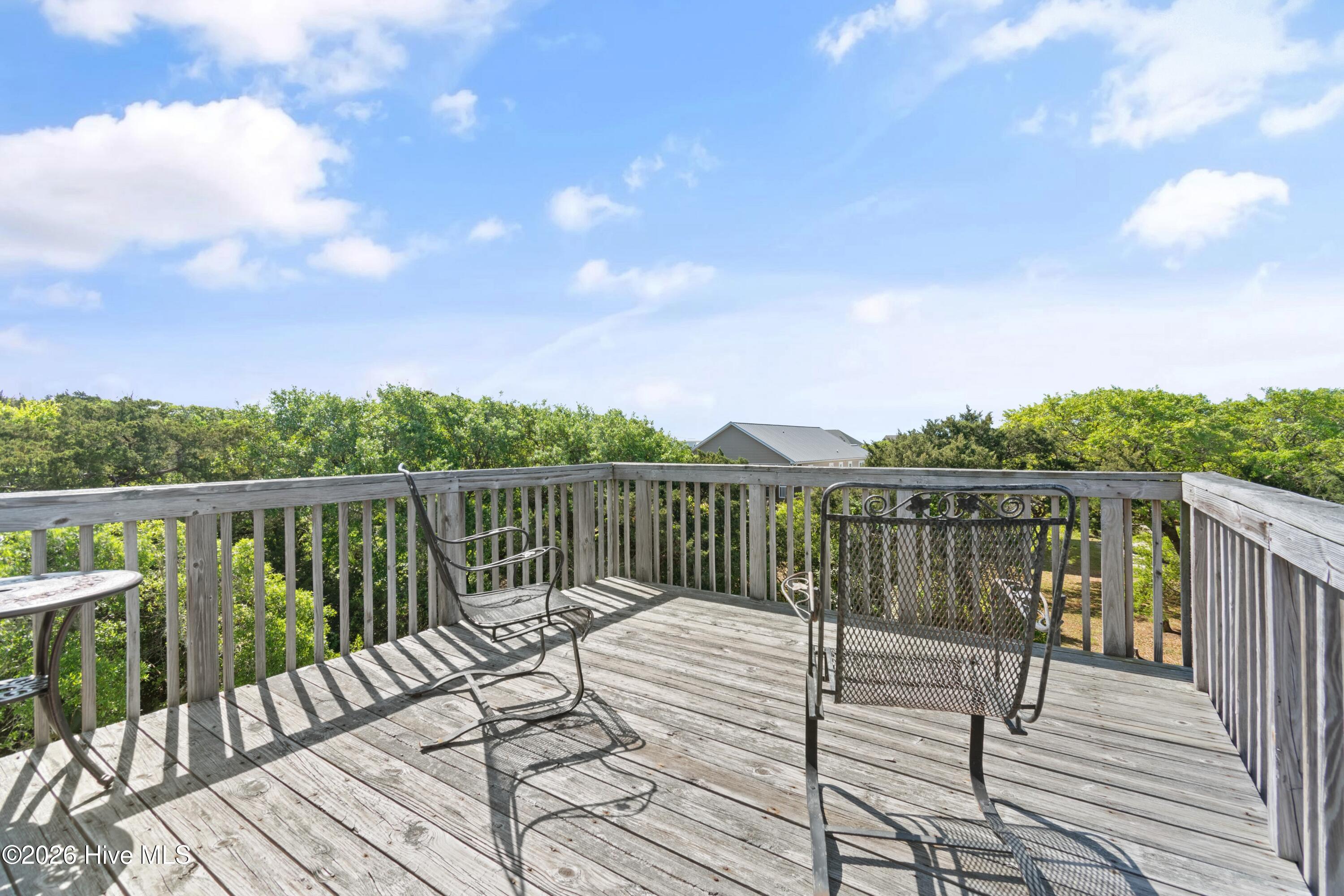 100569880 | Photo 24