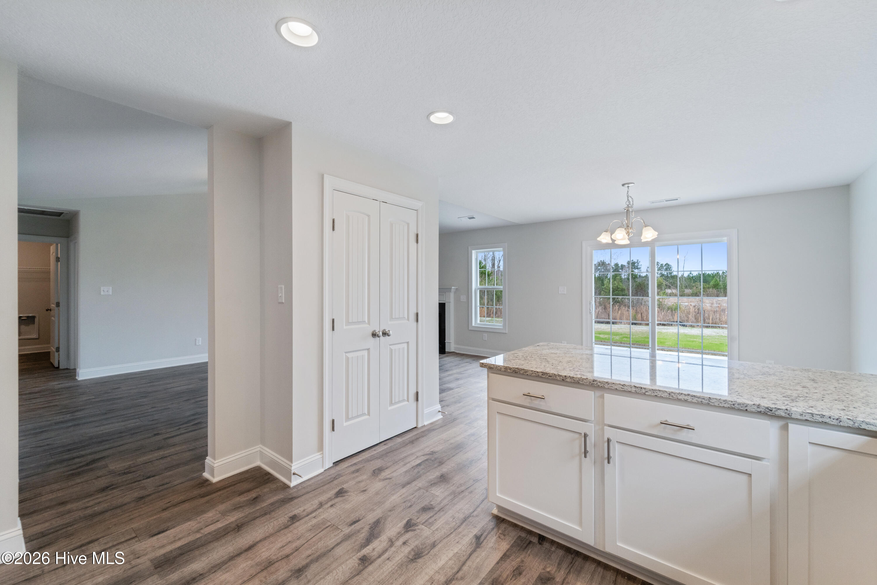 100523680 | Photo 15