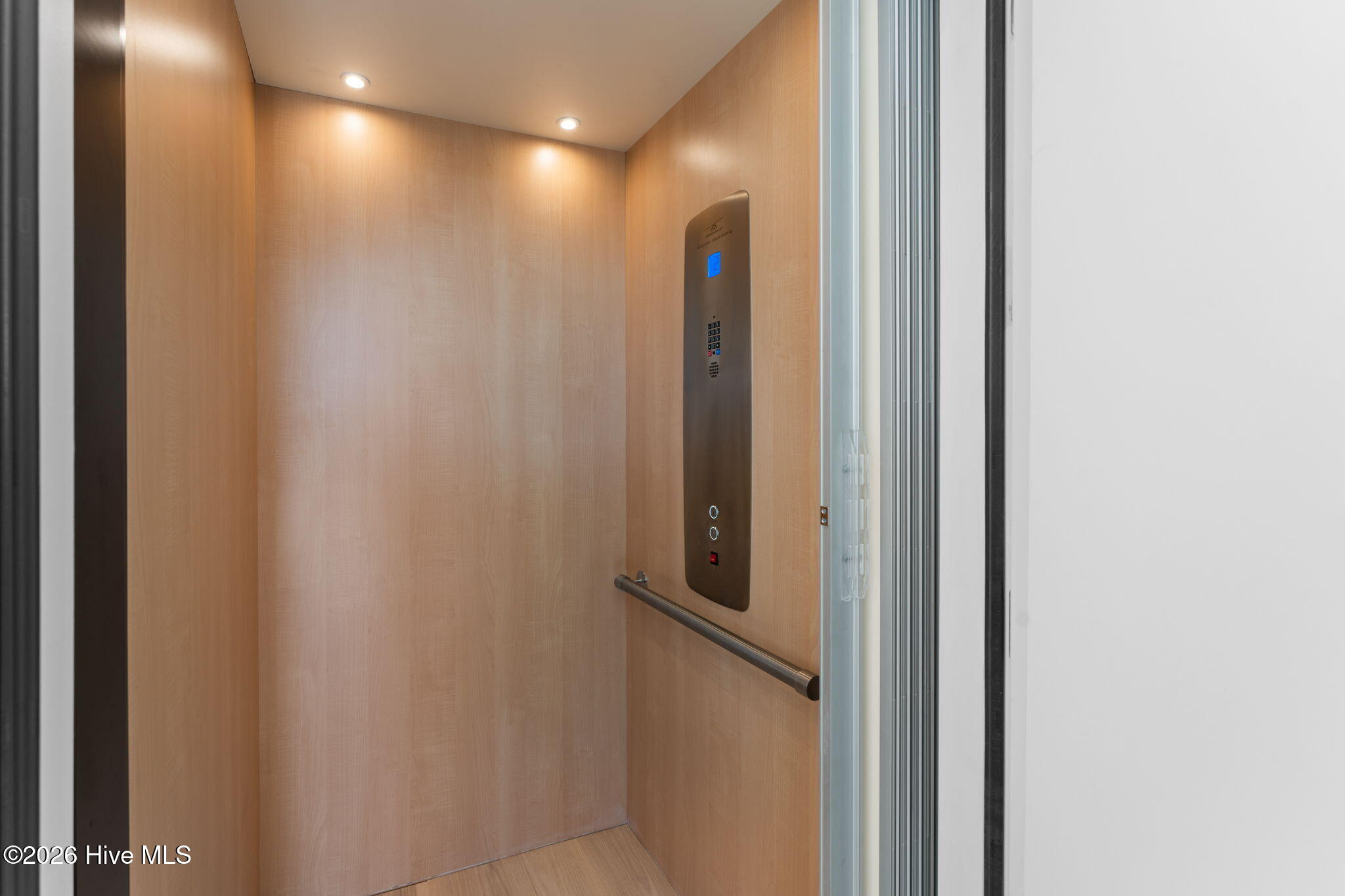 100550371 | Photo 28