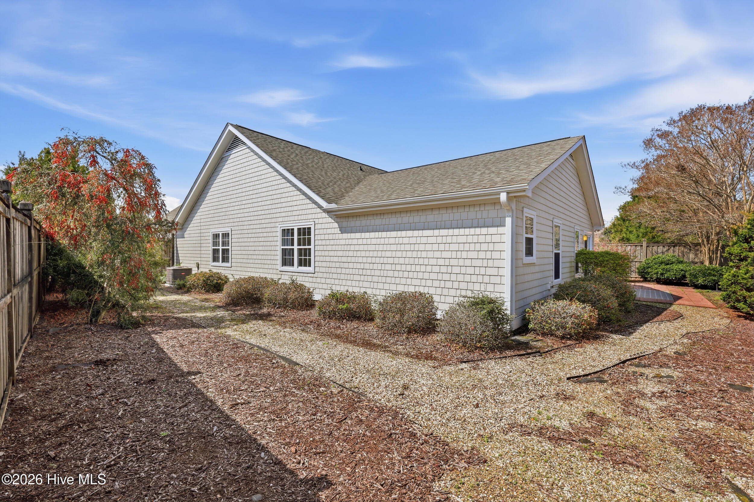 100511628 | Photo 41