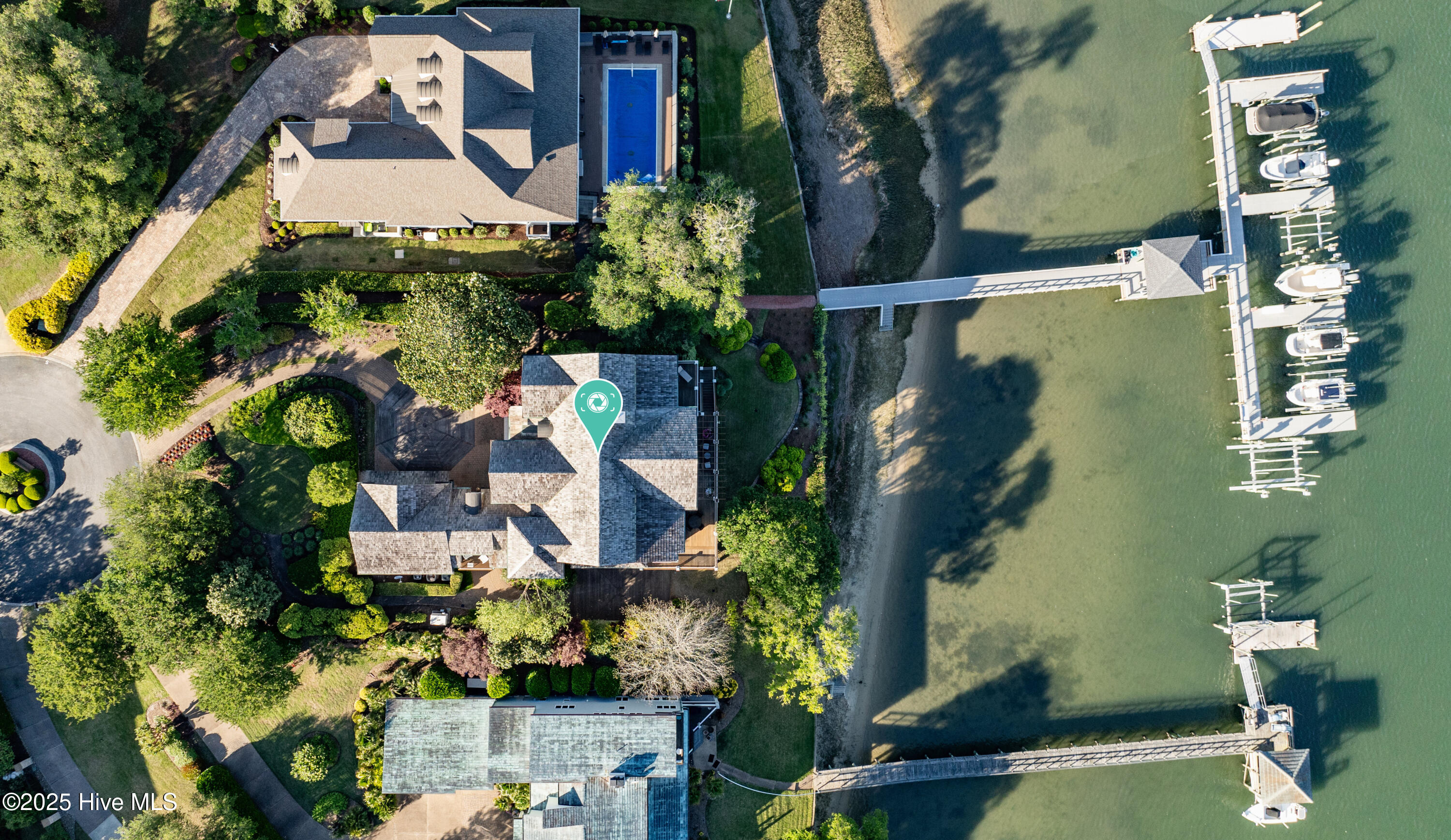 100504113 | Photo 75