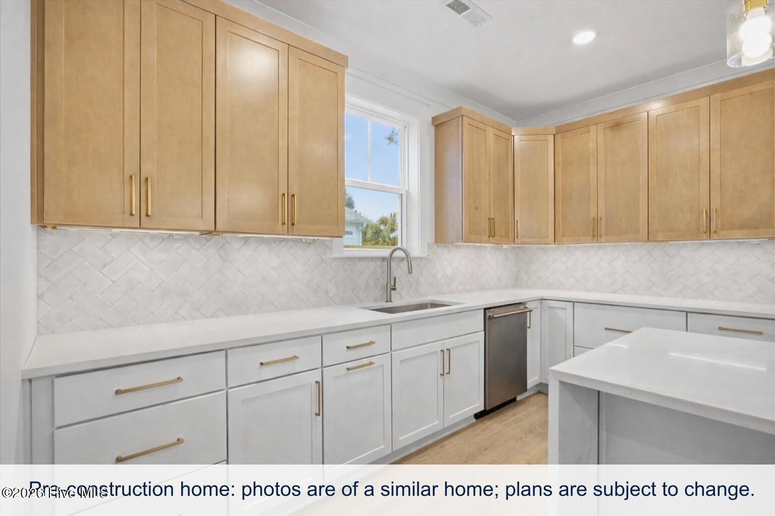 100567849 | Photo 14