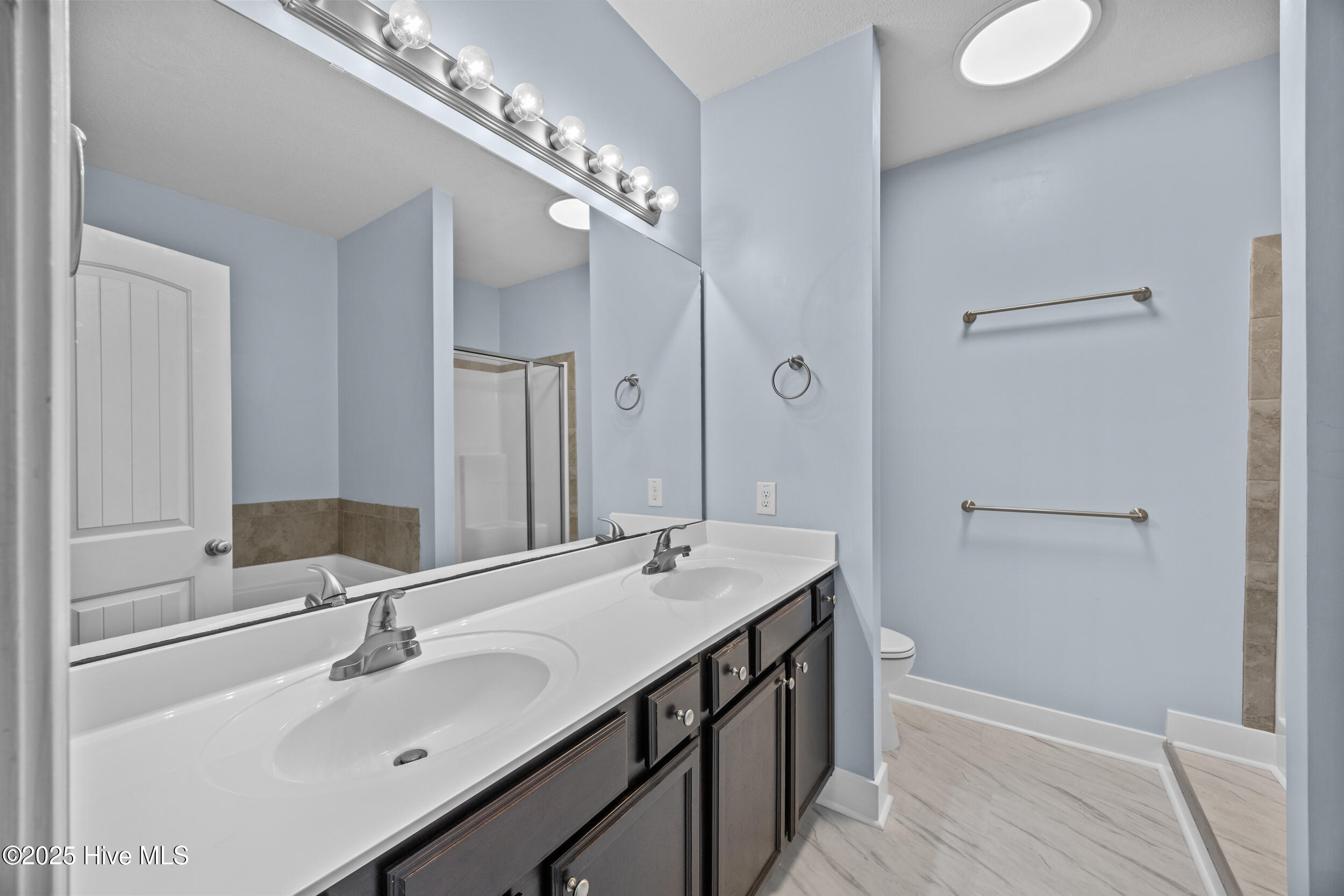 100538119 | Photo 25