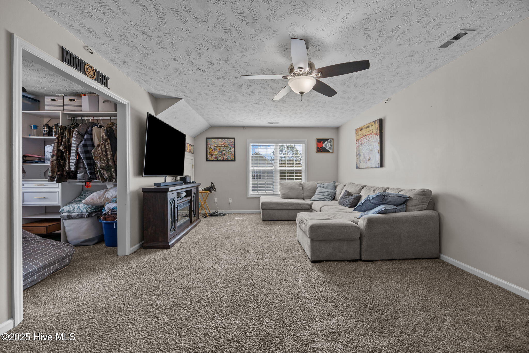 100538384 | Photo 13