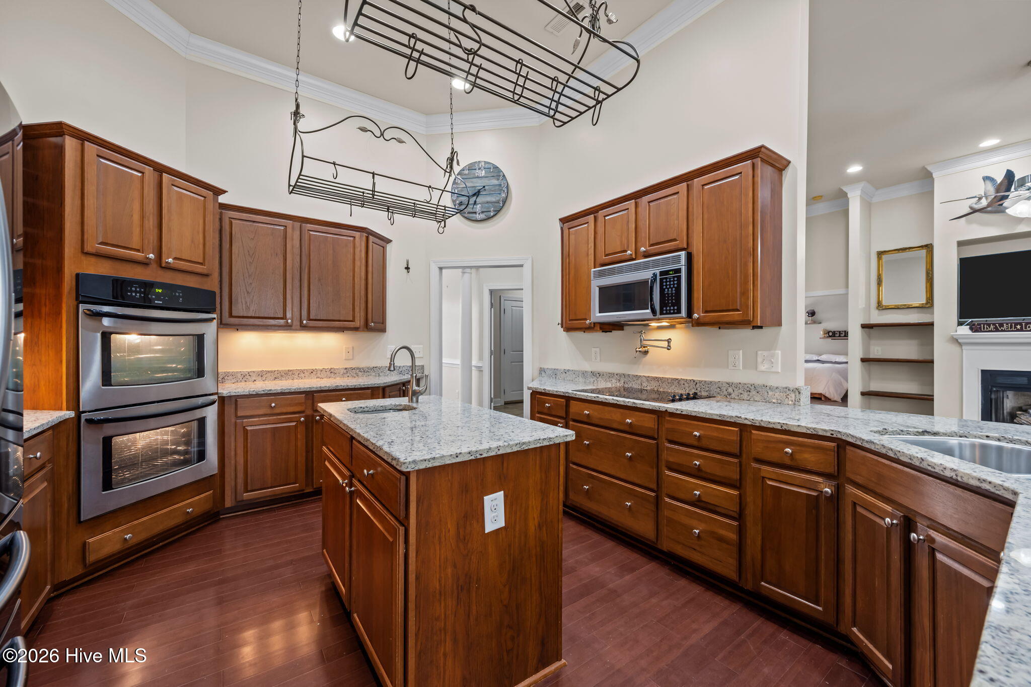 100562533 | Photo 20