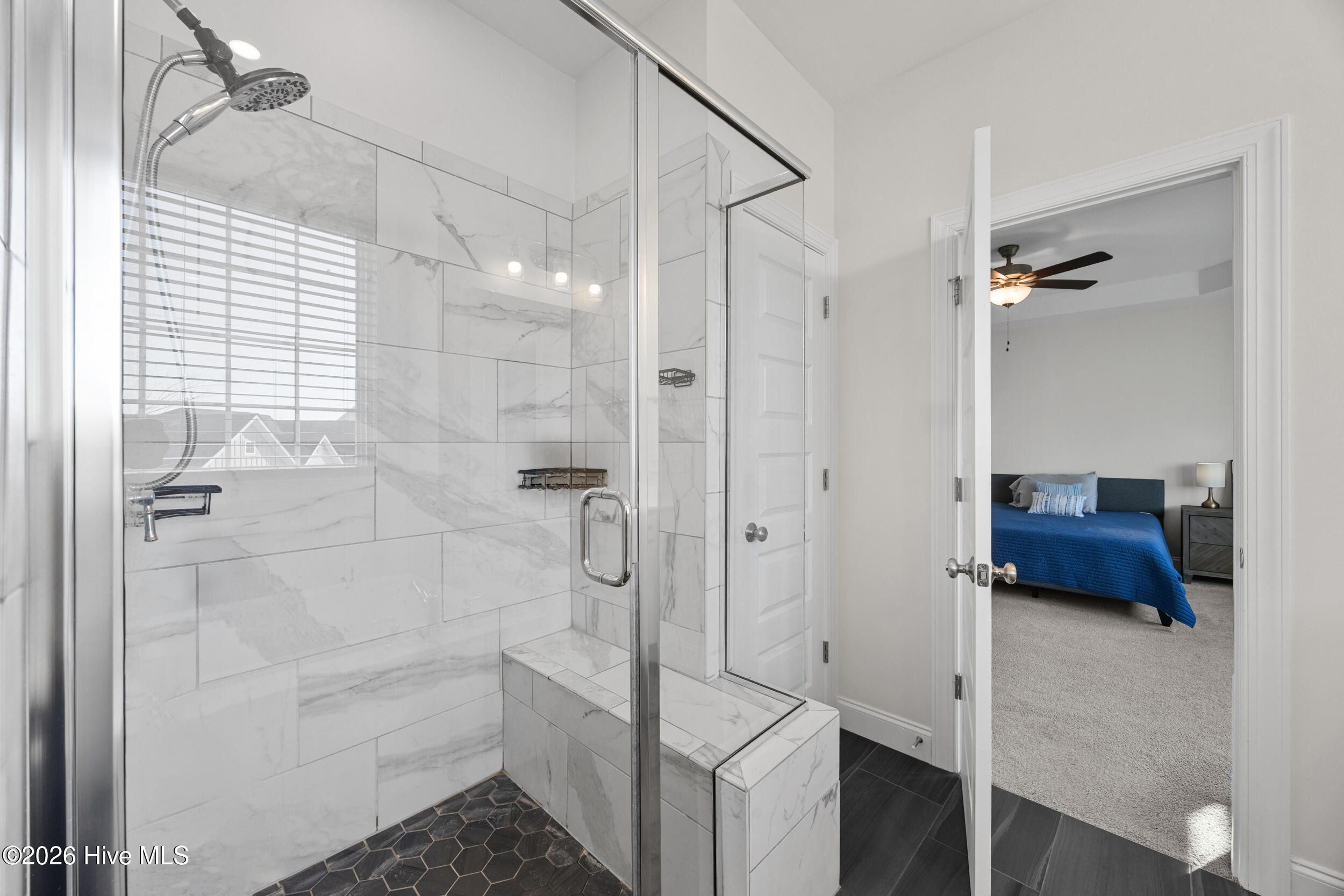 100560002 | Photo 23