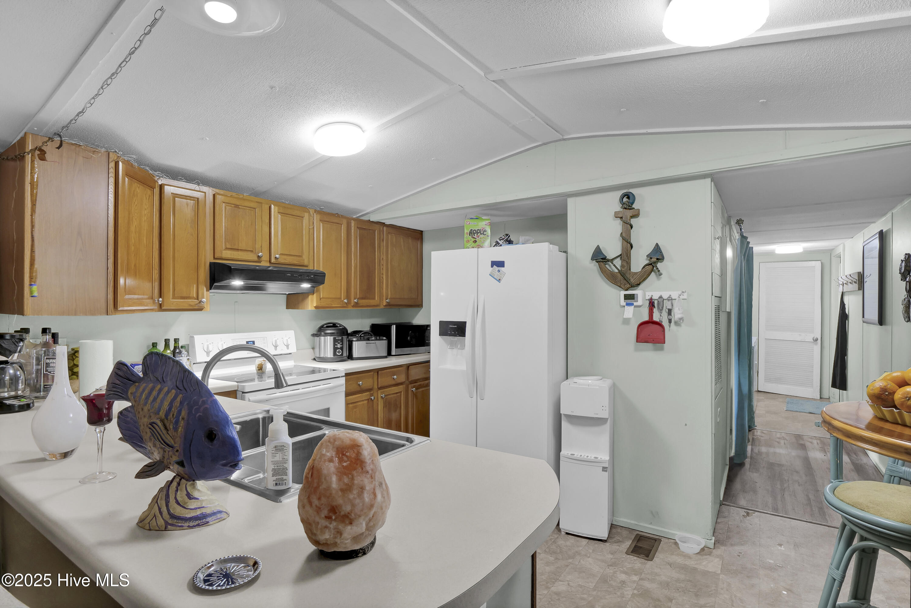 100522648 | Photo 25