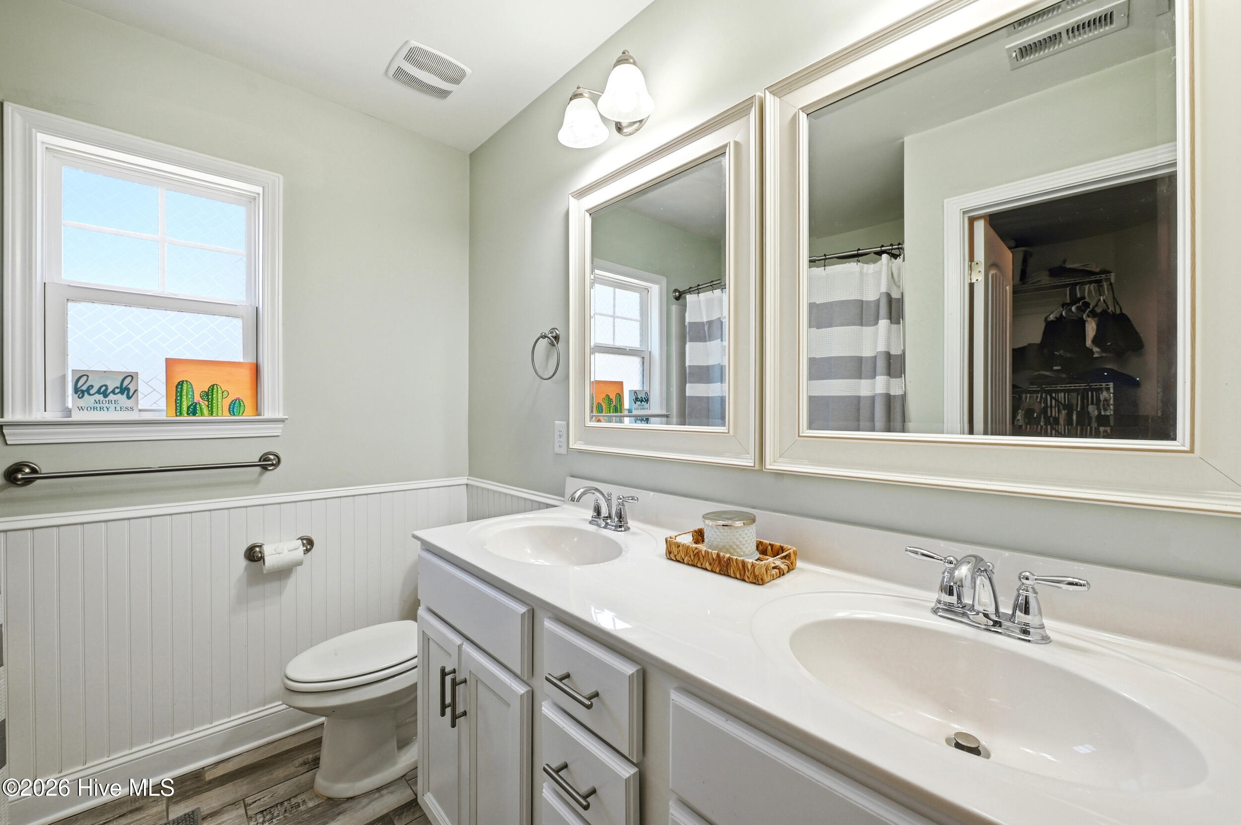 100568642 | Photo 12