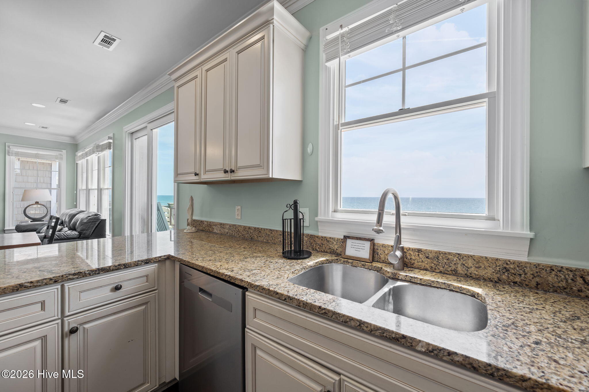 100570241 | Photo 10