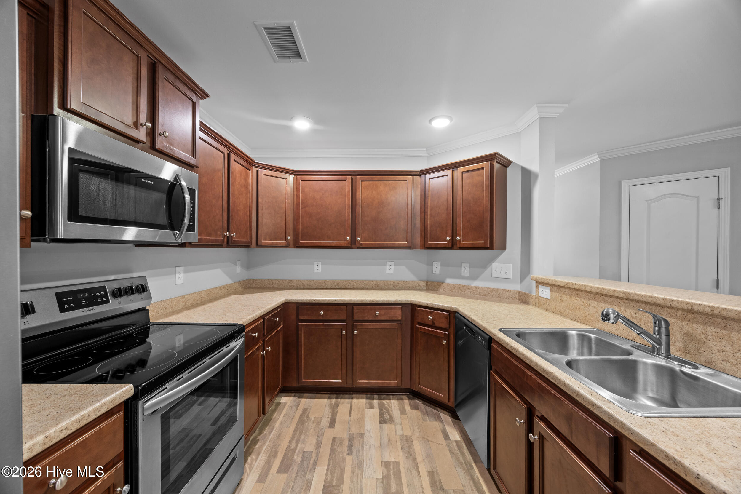 100555457 | Photo 17