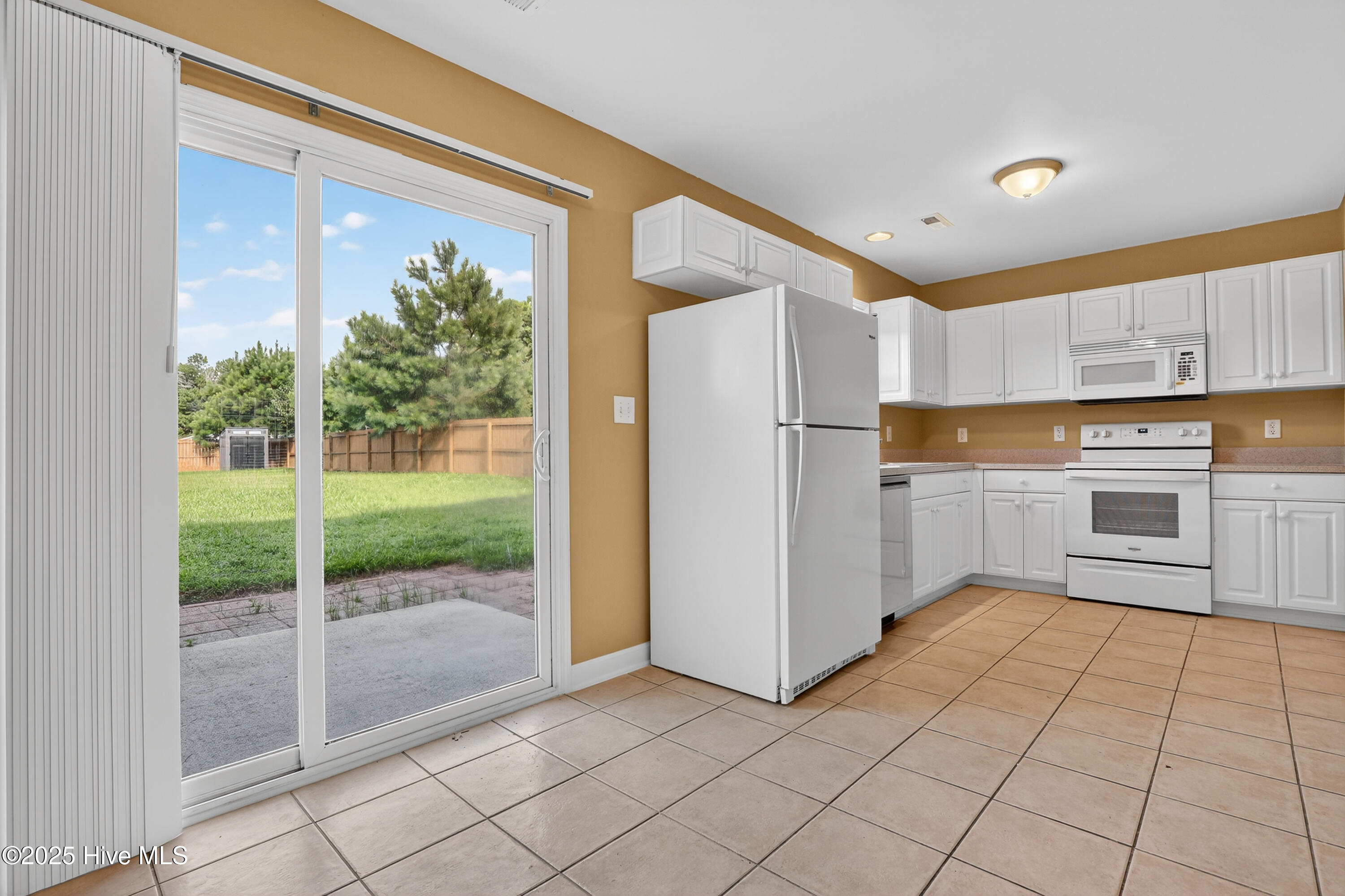 115 Tillett Lane, Sneads Ferry, NC 28460 – photo 7: 010_6G8A7147