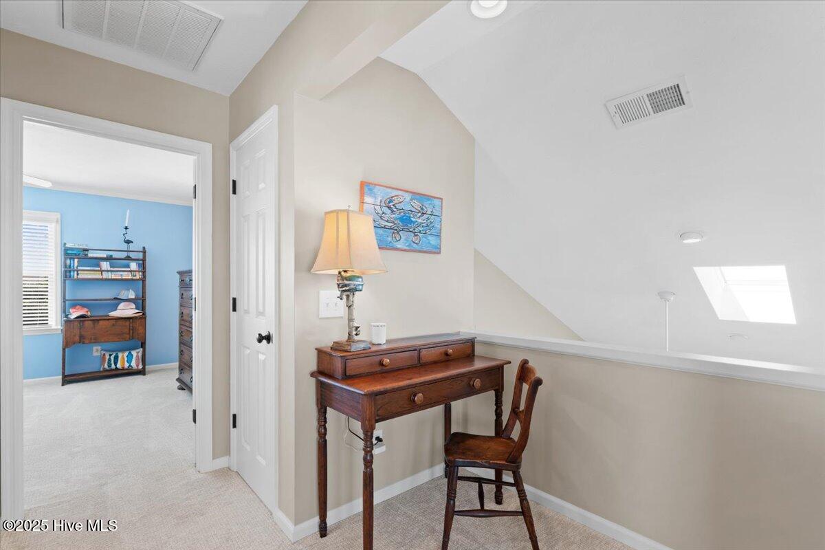 100548122 | Photo 30