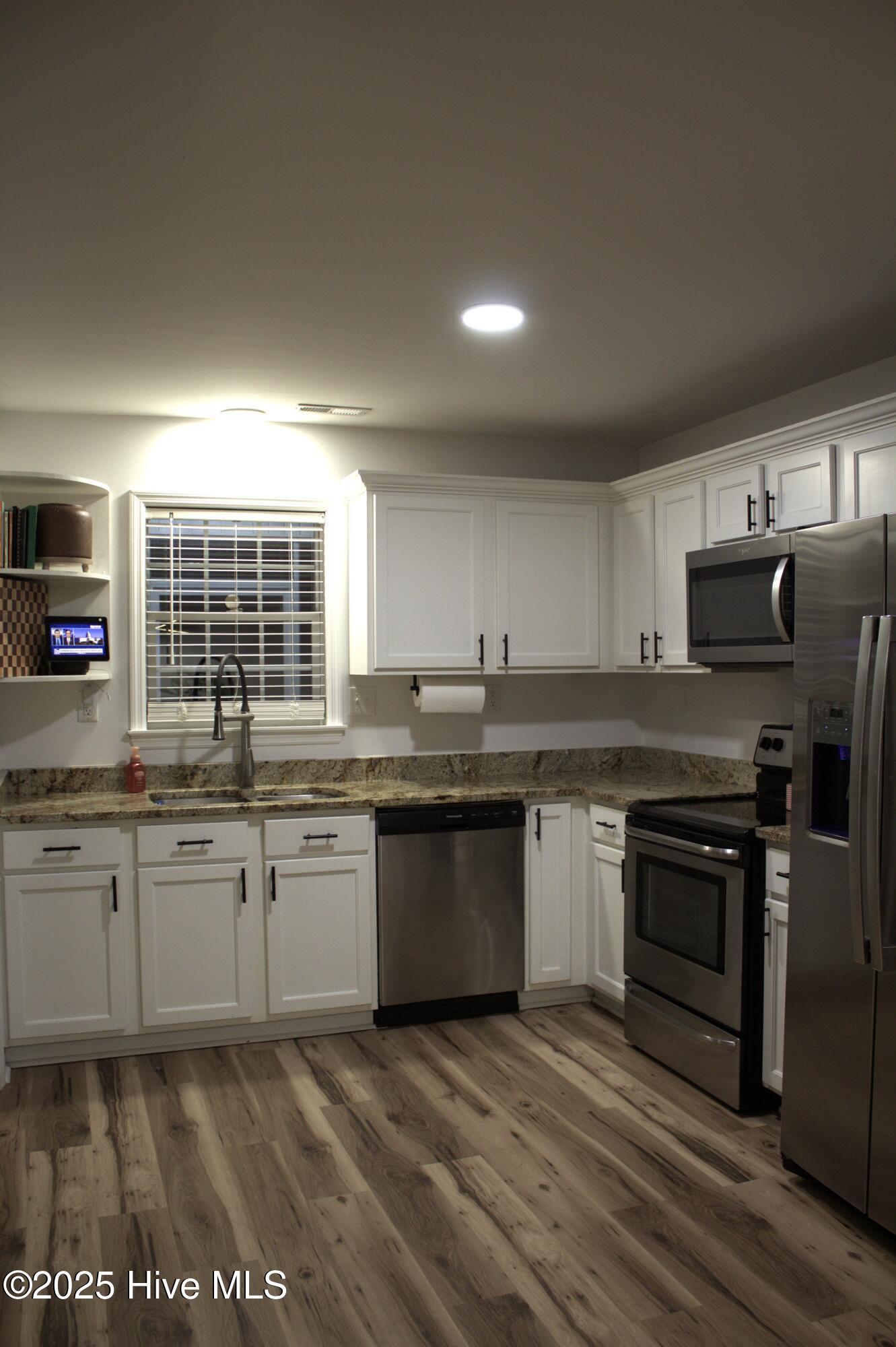 100538366 | Photo 12