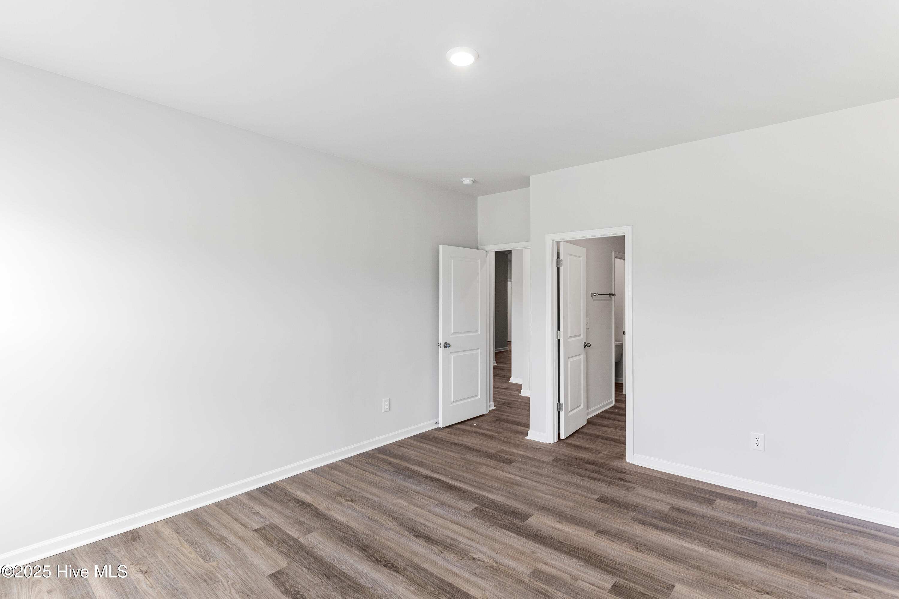 100532223 | Photo 16