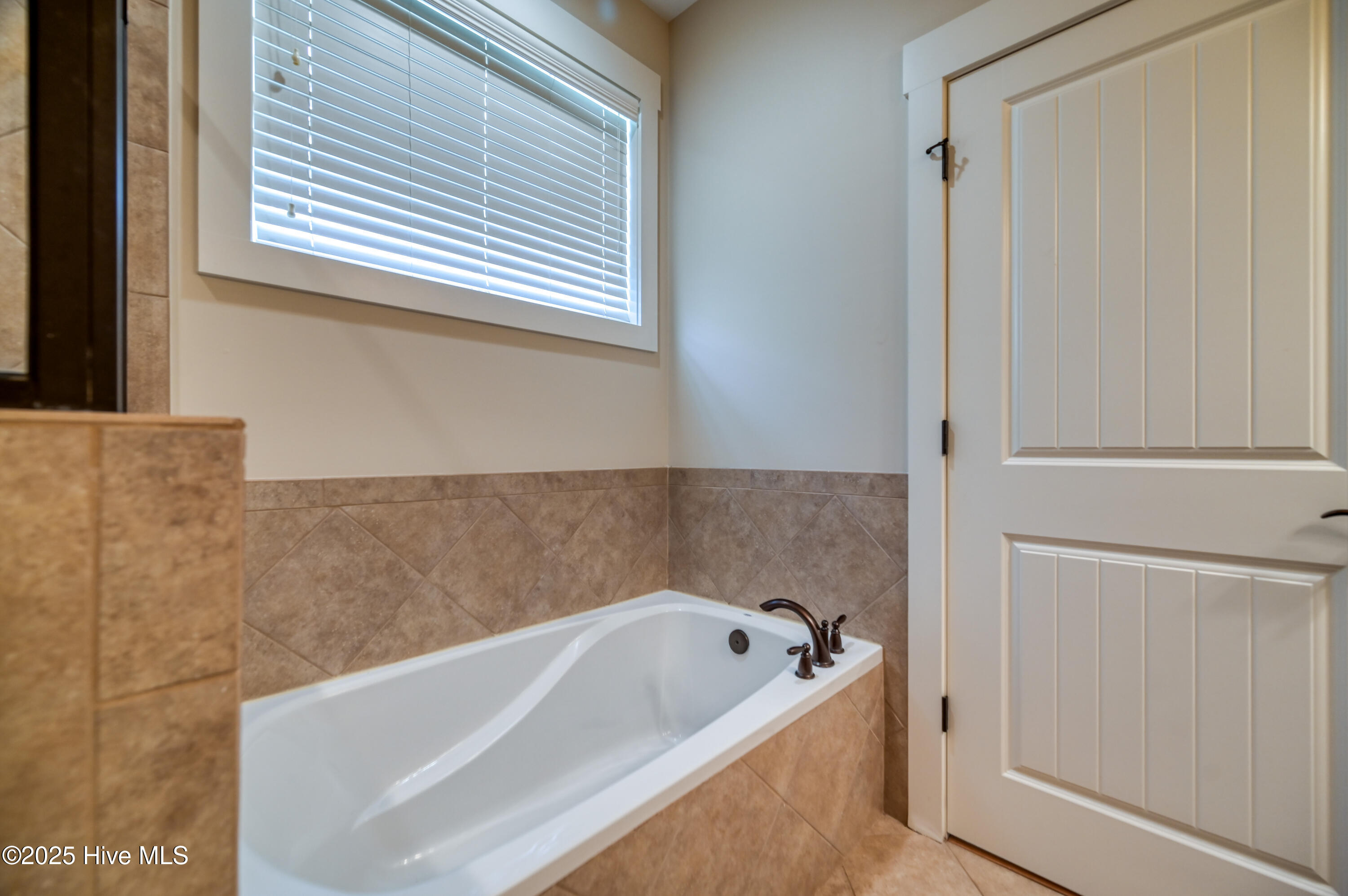 100487602 | Photo 22