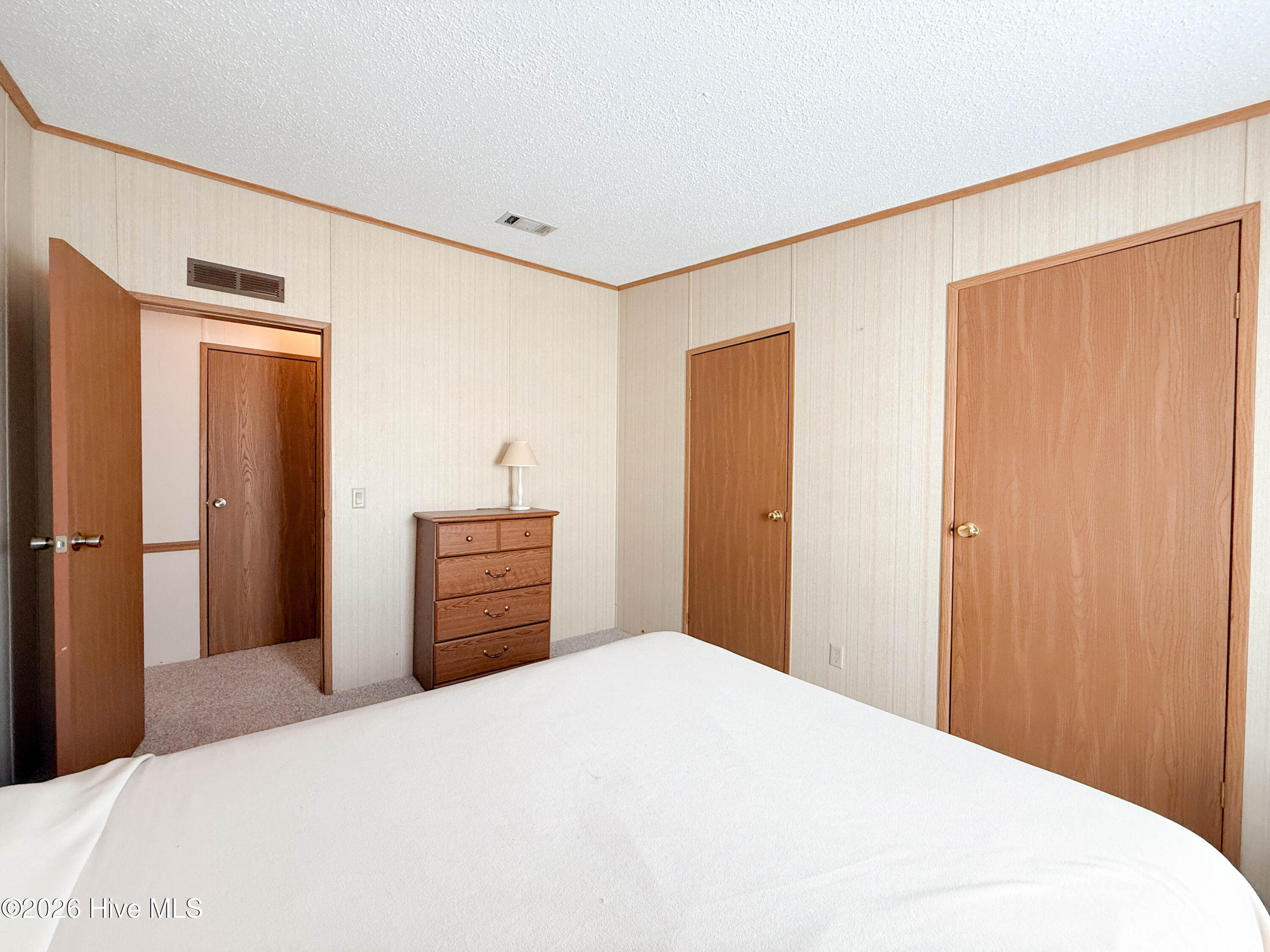 100563984 | Photo 43