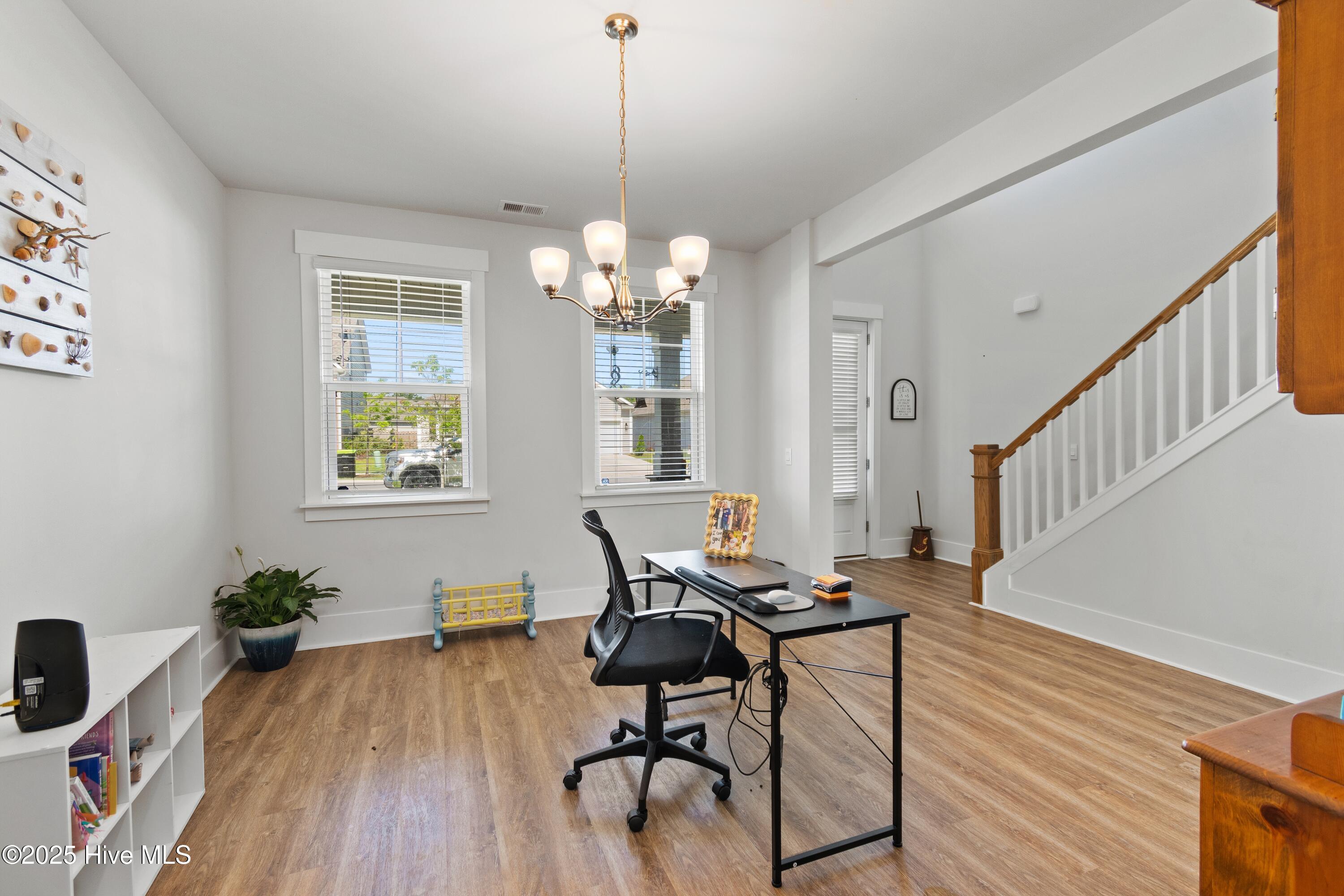 100497017 | Photo 11