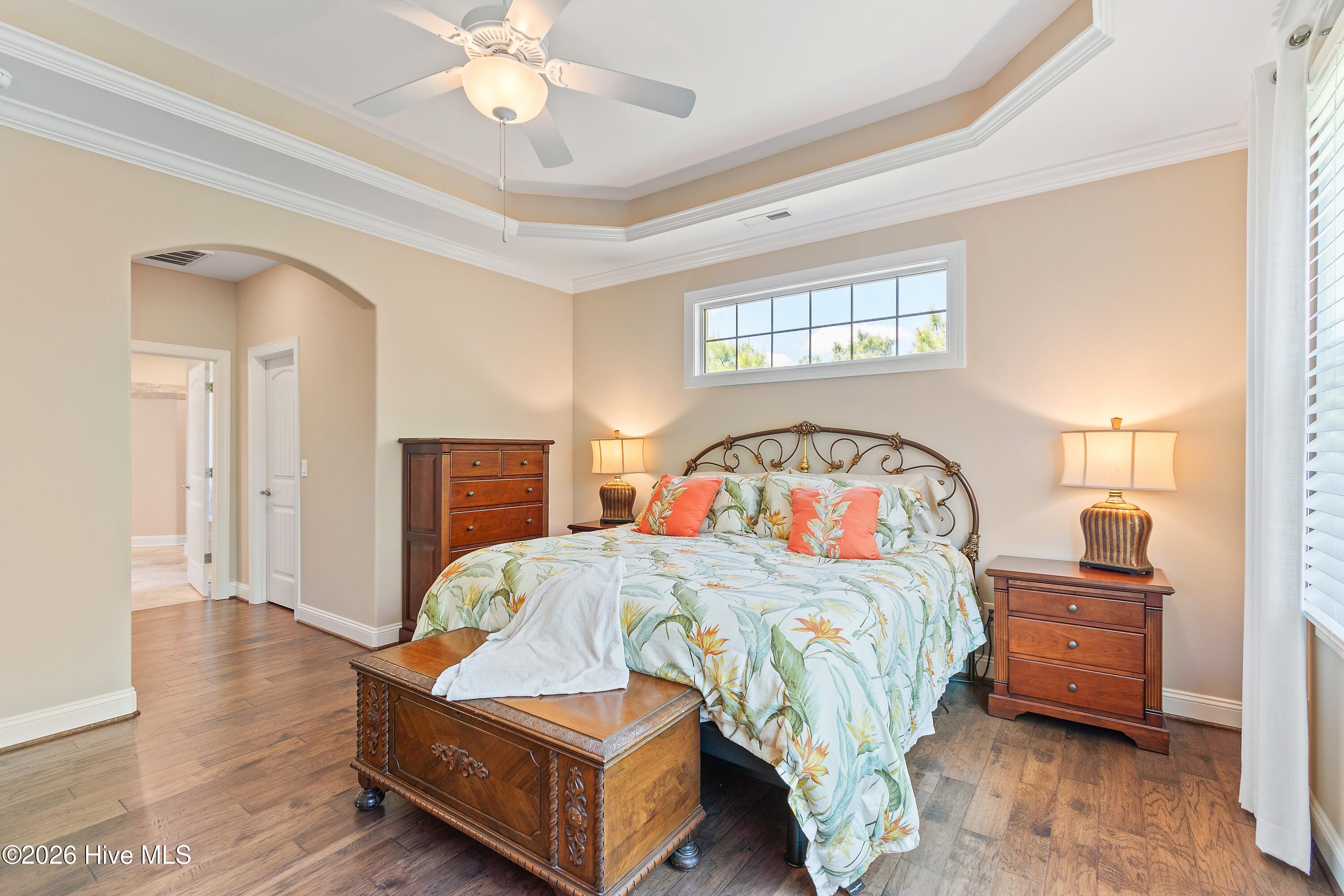 100568990 | Photo 36