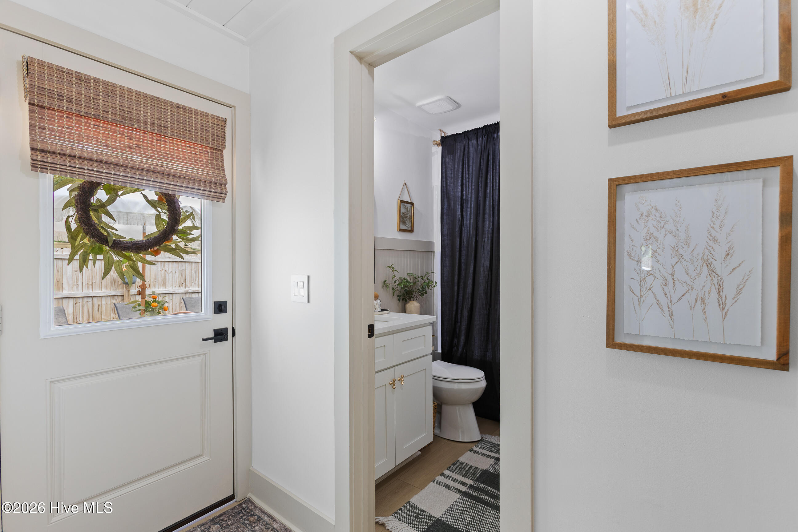 100566396 | Photo 23