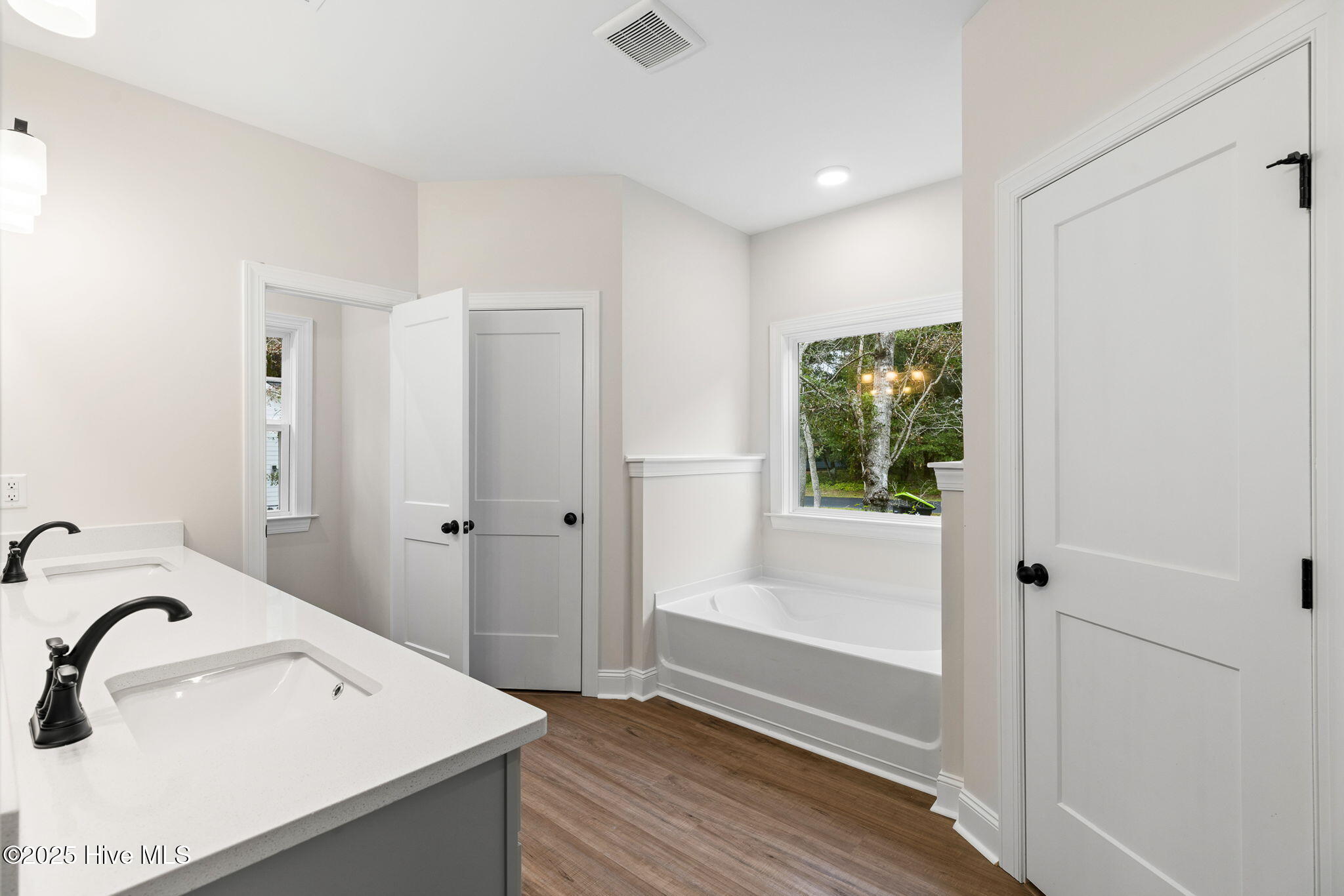 100513726 | Photo 30