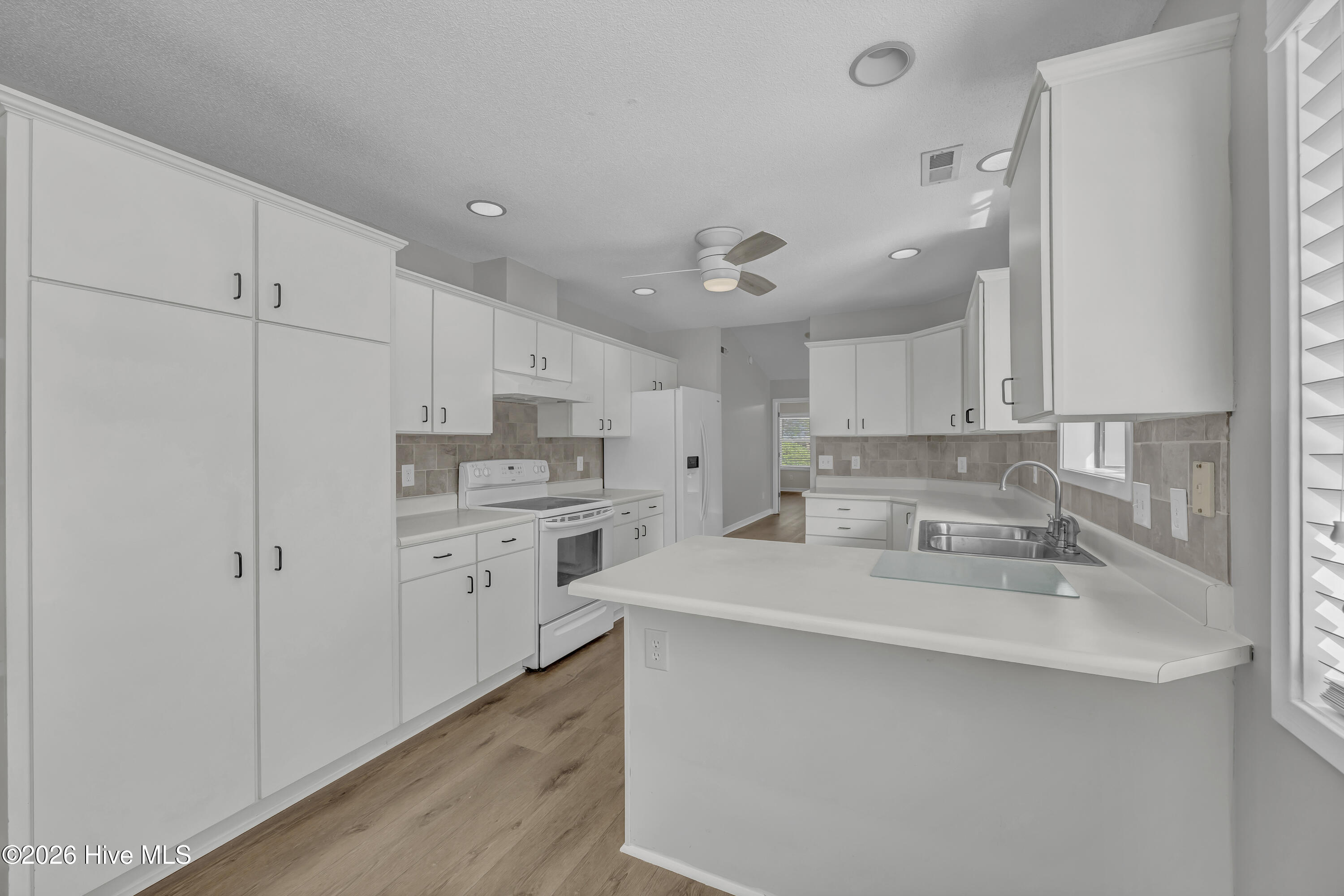 100569442 | Photo 14