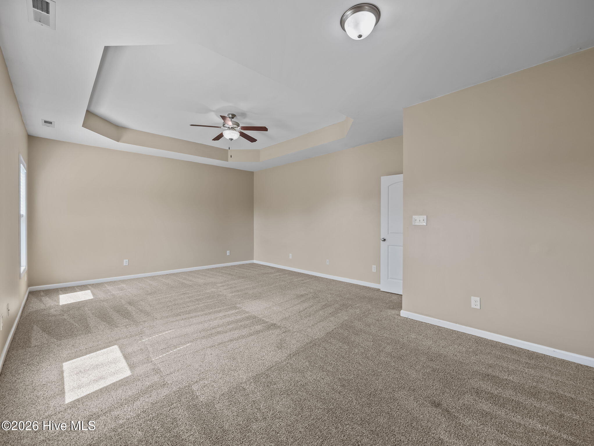 100568033 | Photo 14