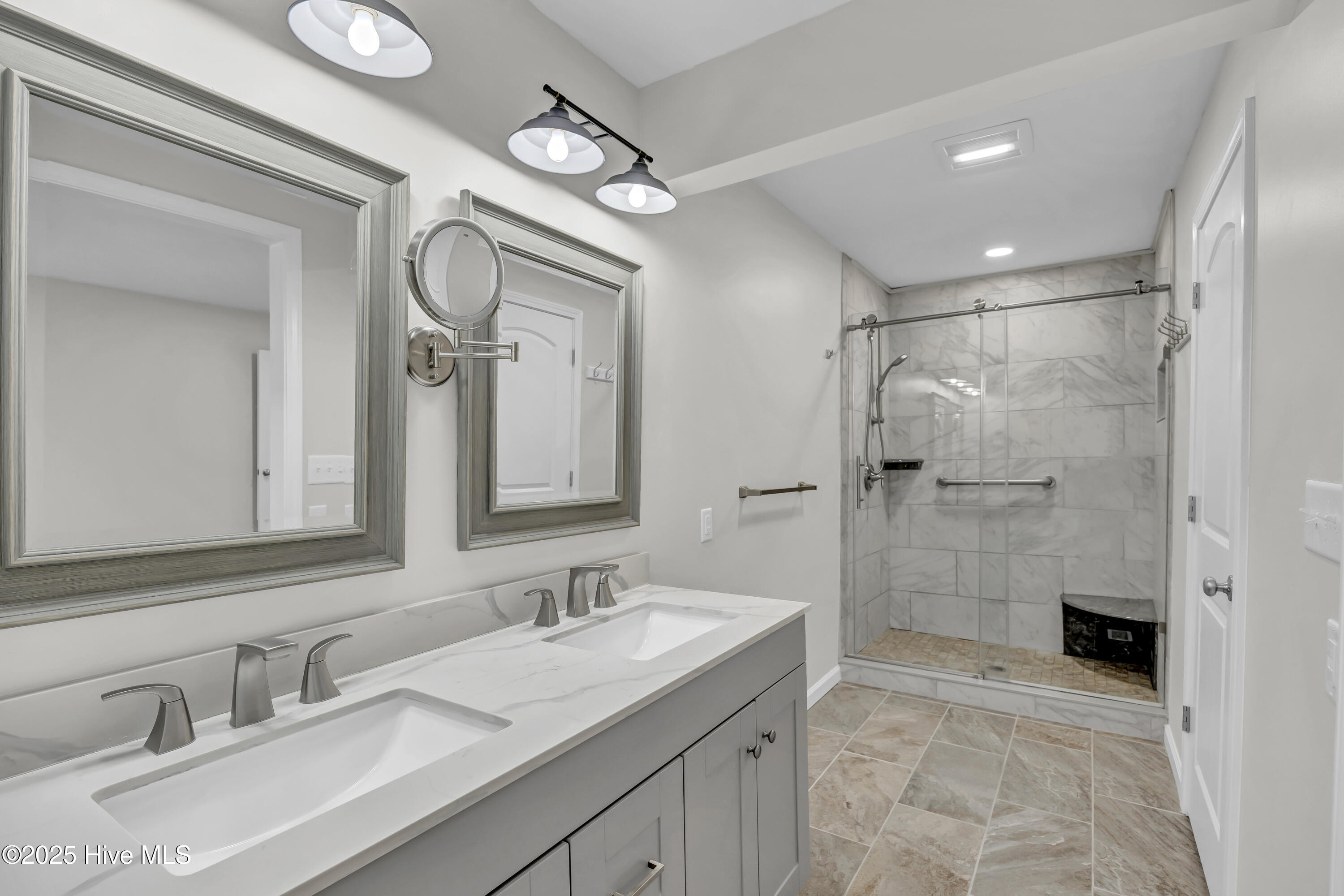 100553519 | Photo 18