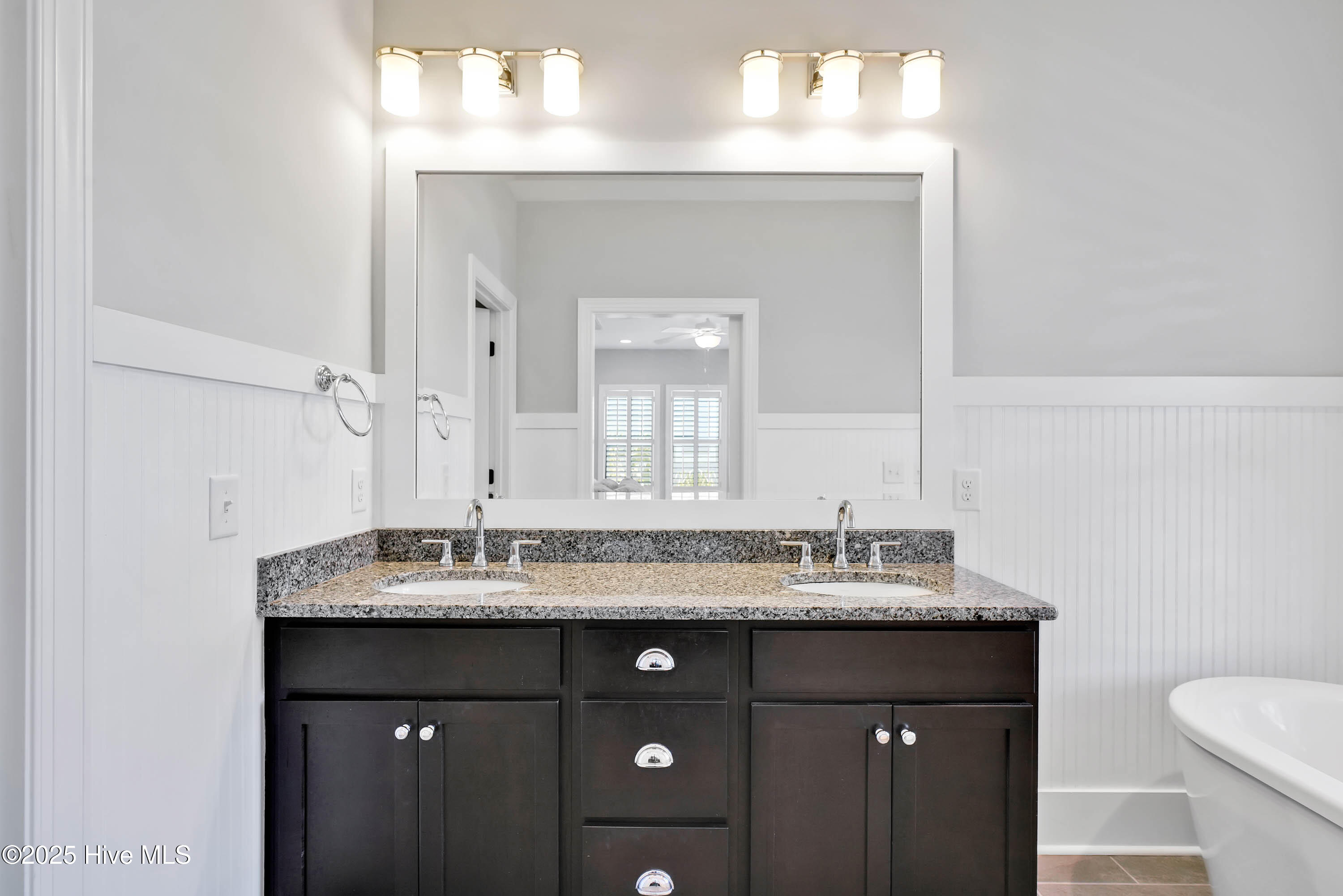 100552715 | Photo 28