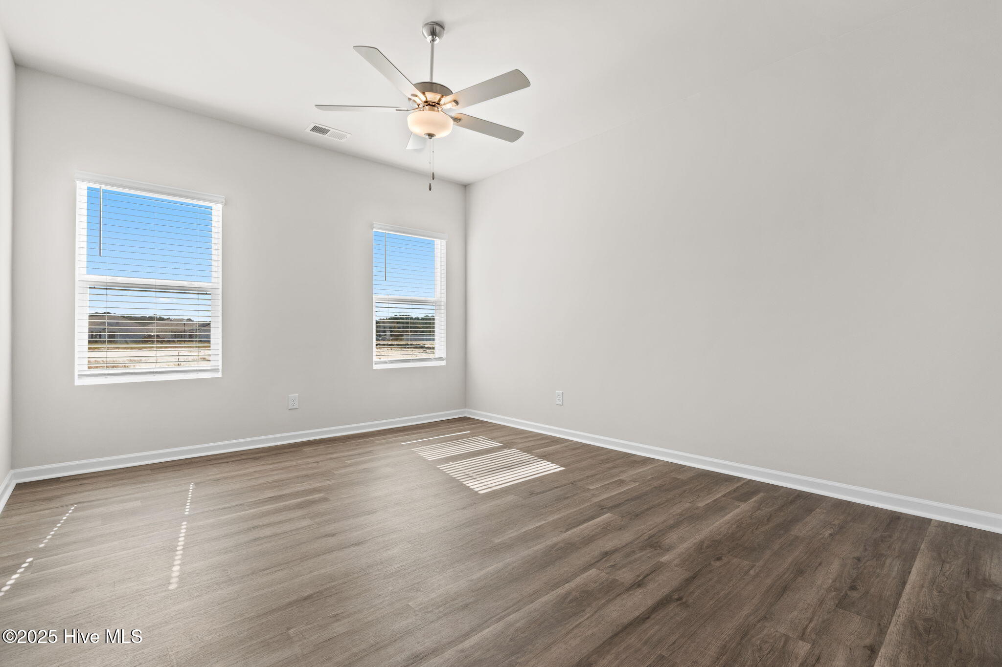 100524210 | Photo 24