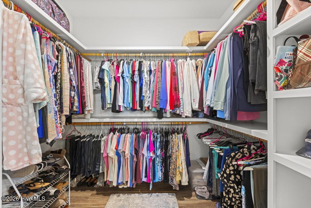 100569844 | Photo 40